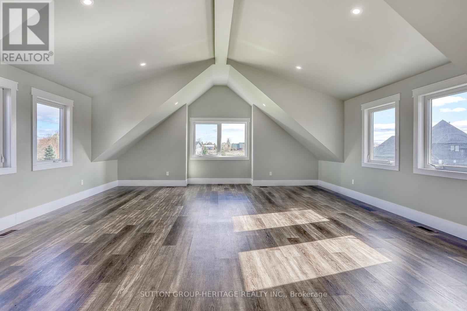 38 WESTLAKE CRT