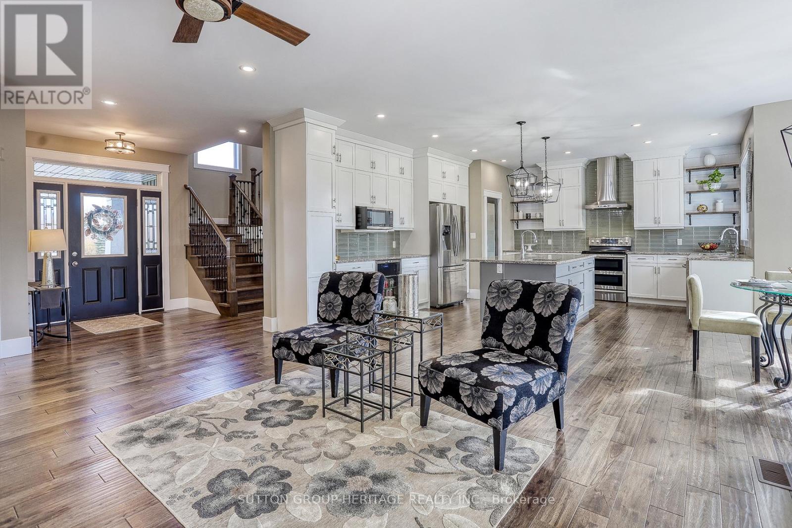 38 WESTLAKE CRT