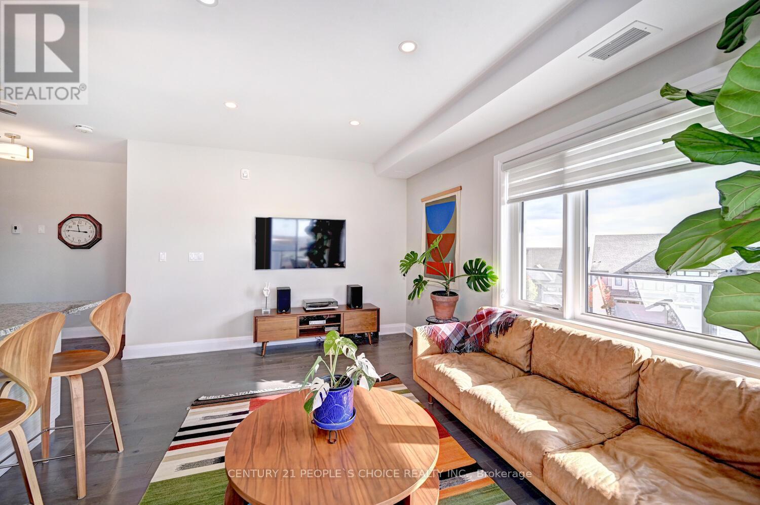 #302 -245 GREY SILO RD, #302