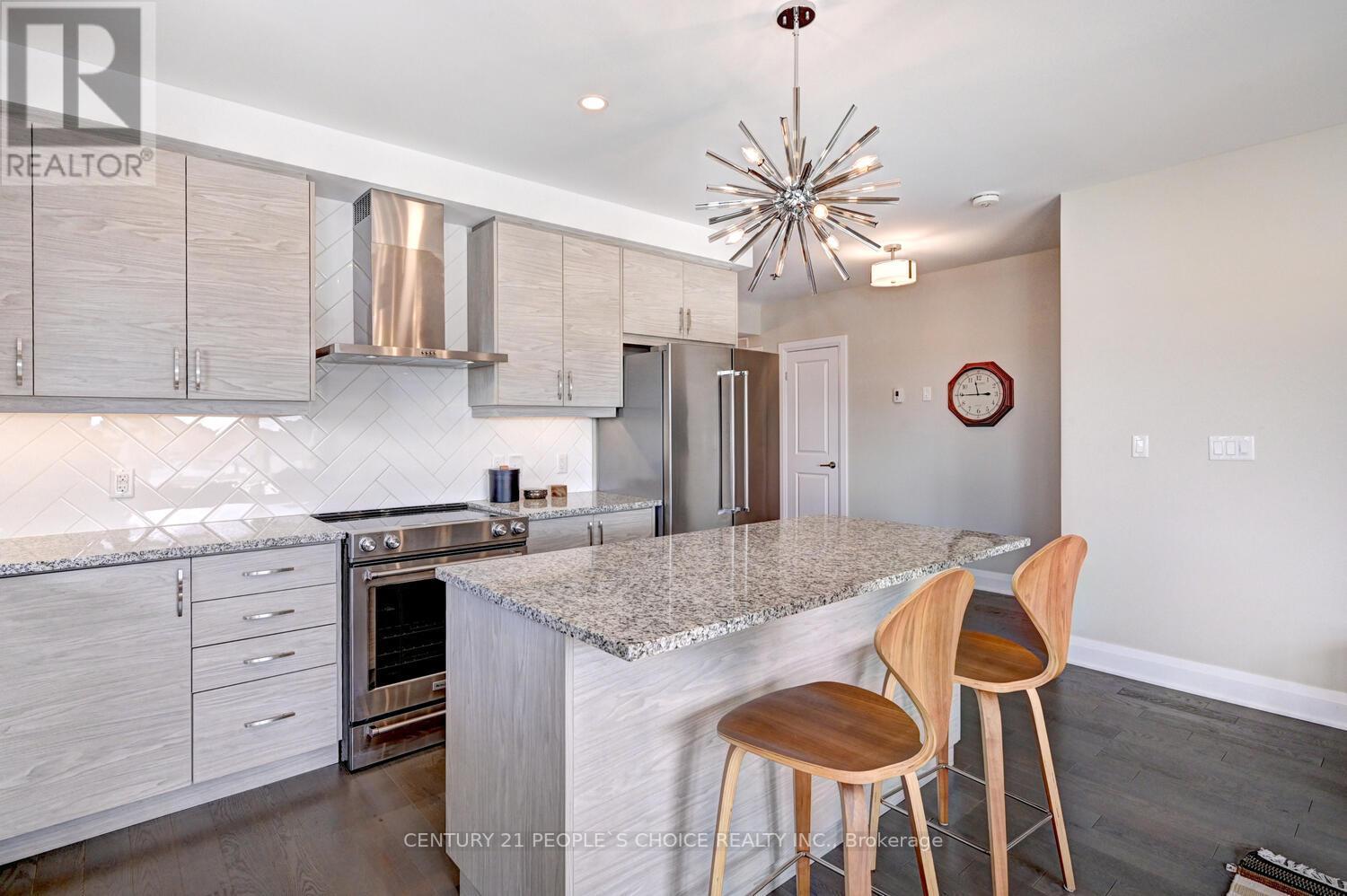 #302 -245 GREY SILO RD, #302