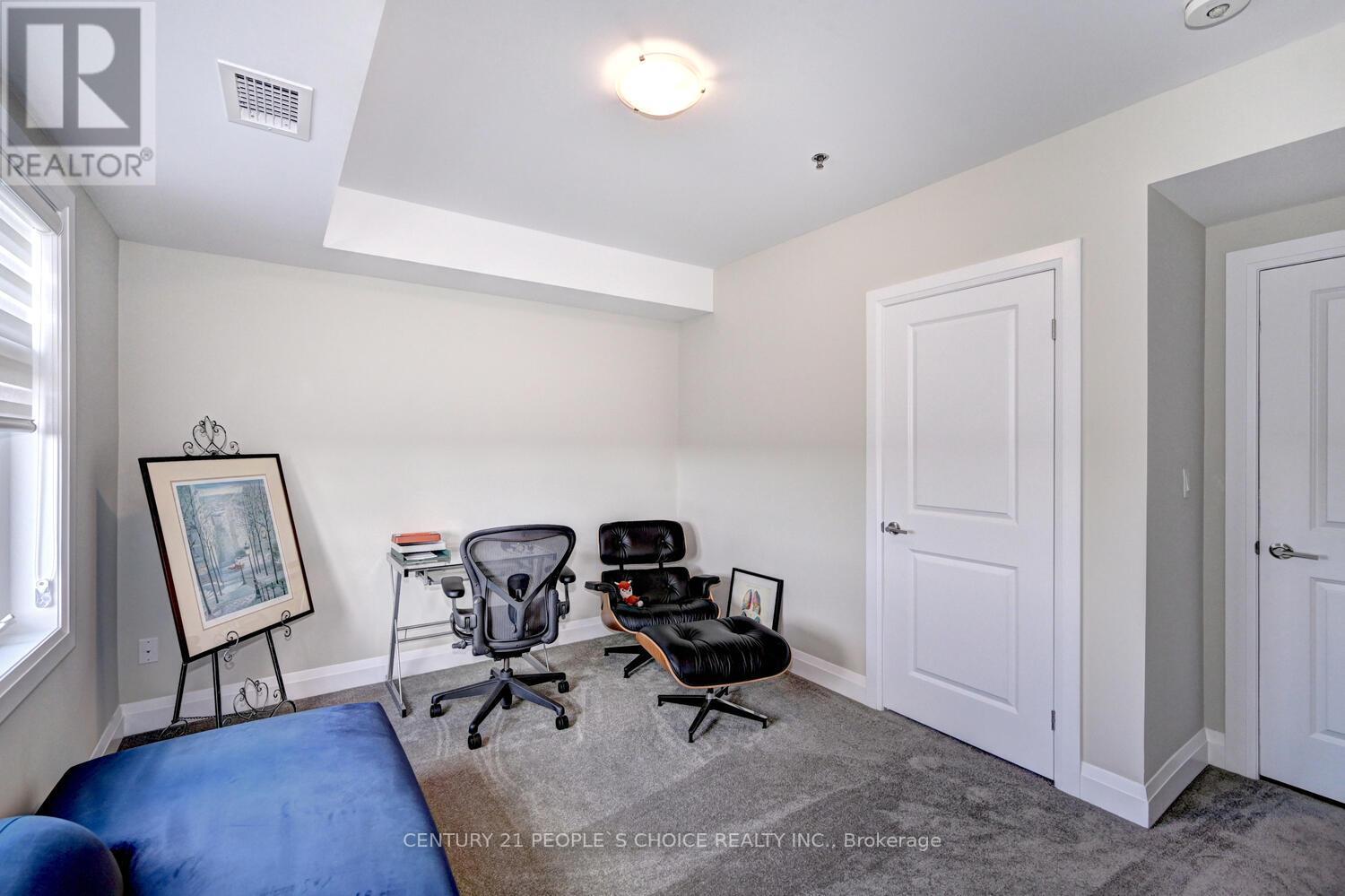 #302 -245 GREY SILO RD, #302