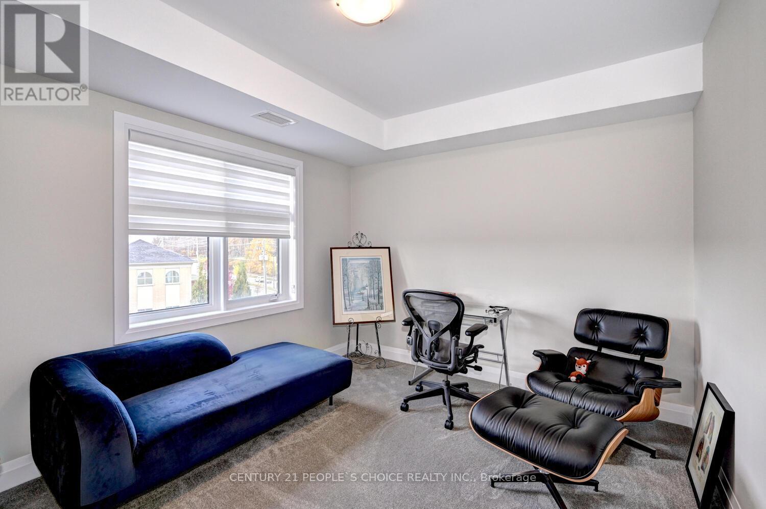 #302 -245 GREY SILO RD, #302