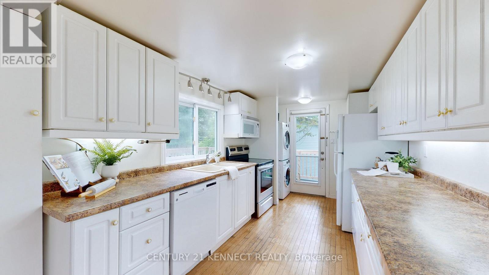 175 BEEHIVE DR