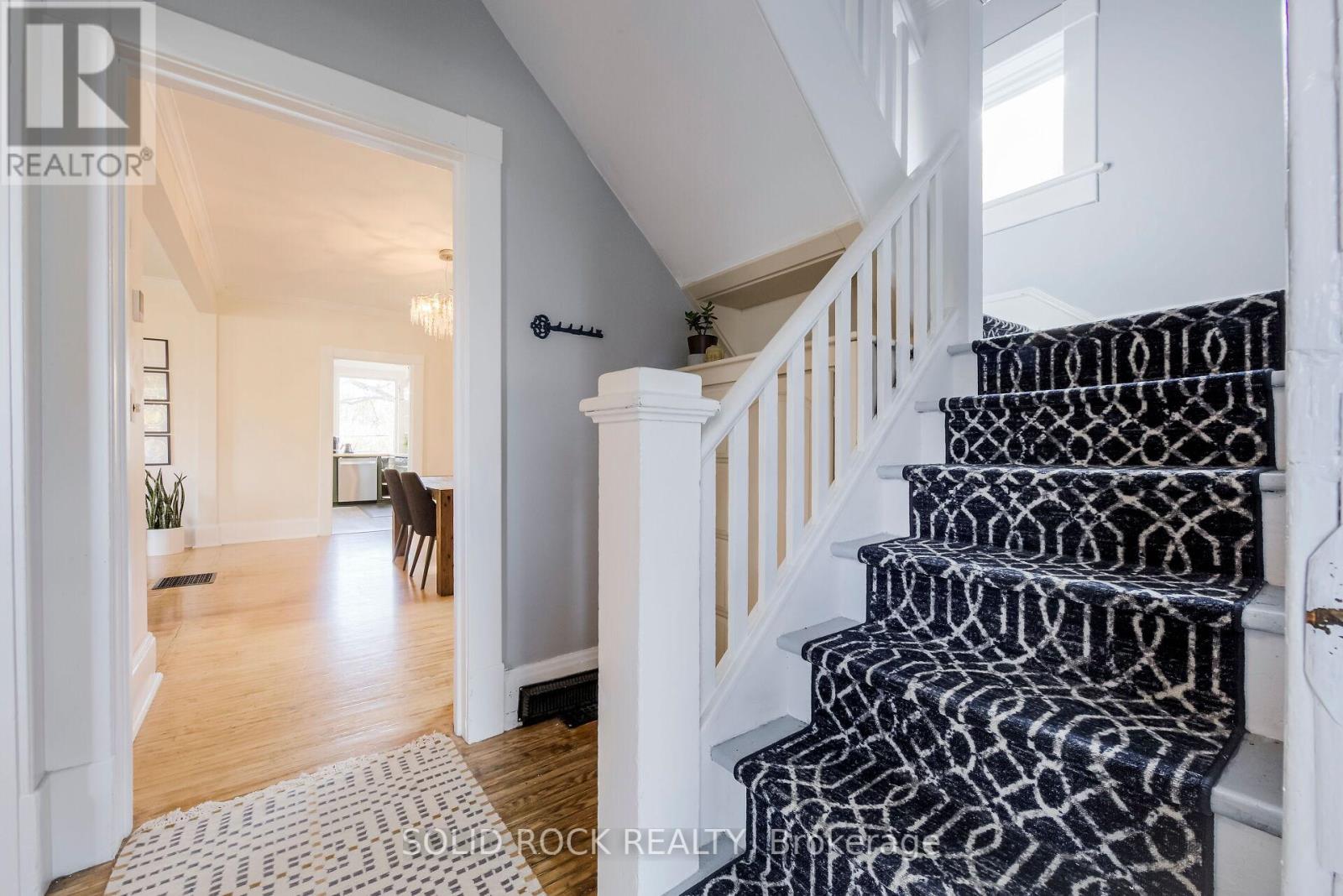 233 HENRY VILLA DR