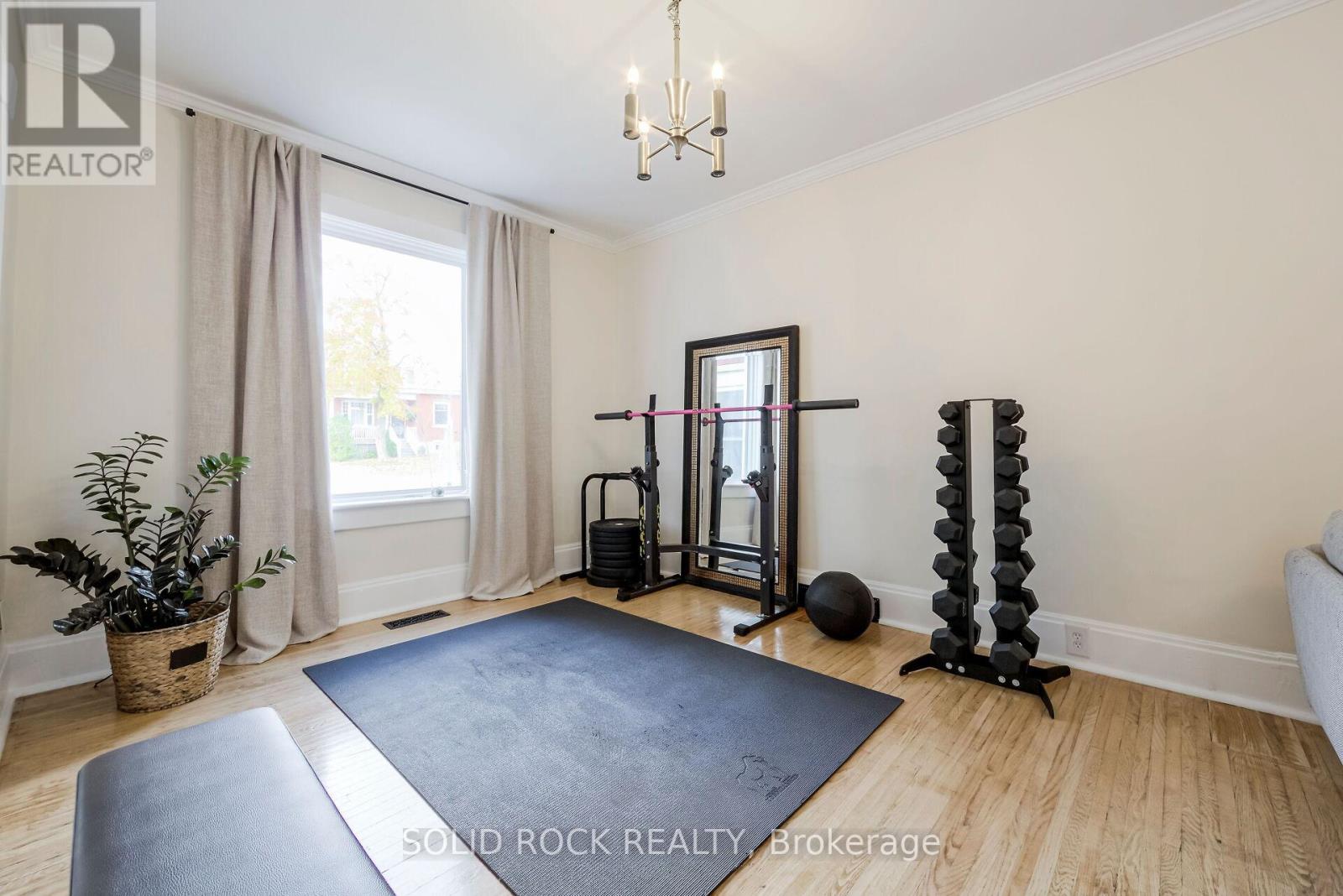 233 HENRY VILLA DR
