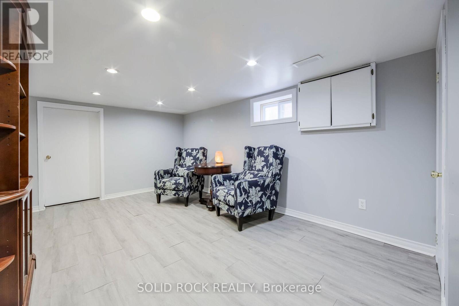 233 HENRY VILLA DR