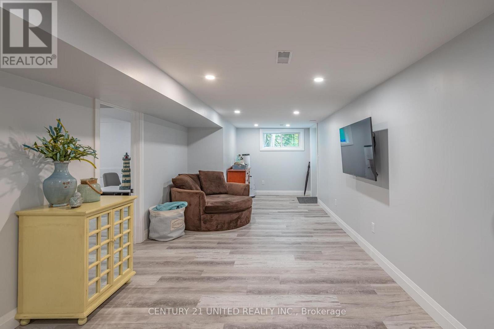 24 CLIFFSIDE DR