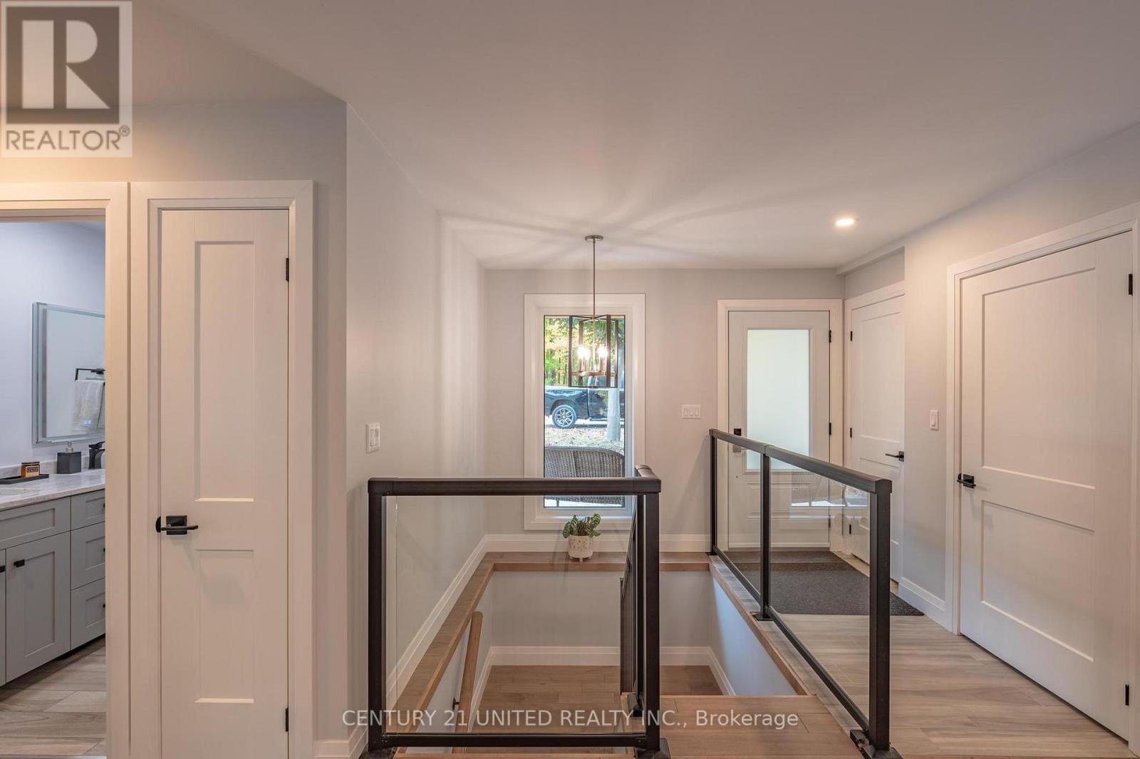 24 CLIFFSIDE DR