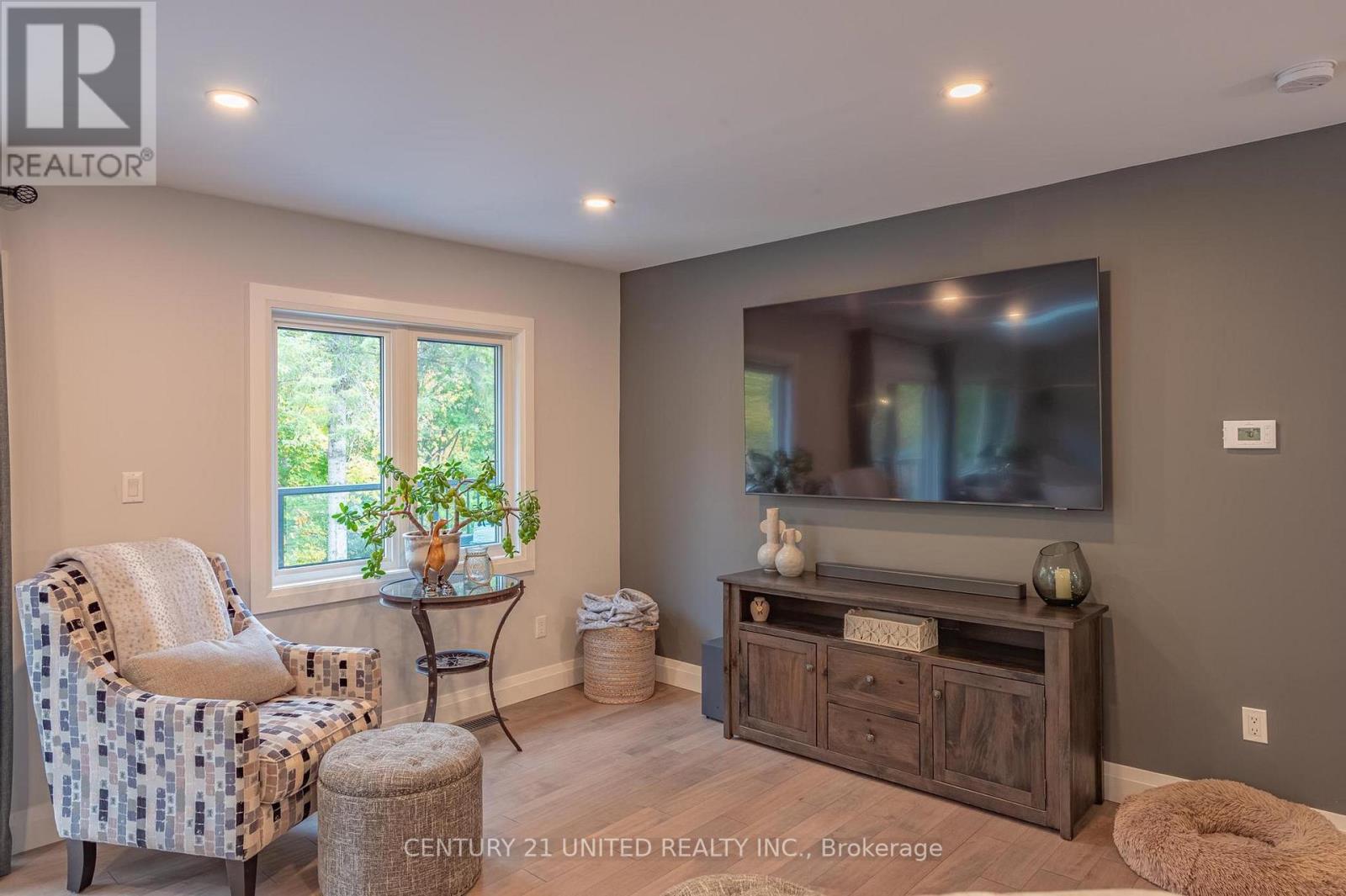 24 CLIFFSIDE DR