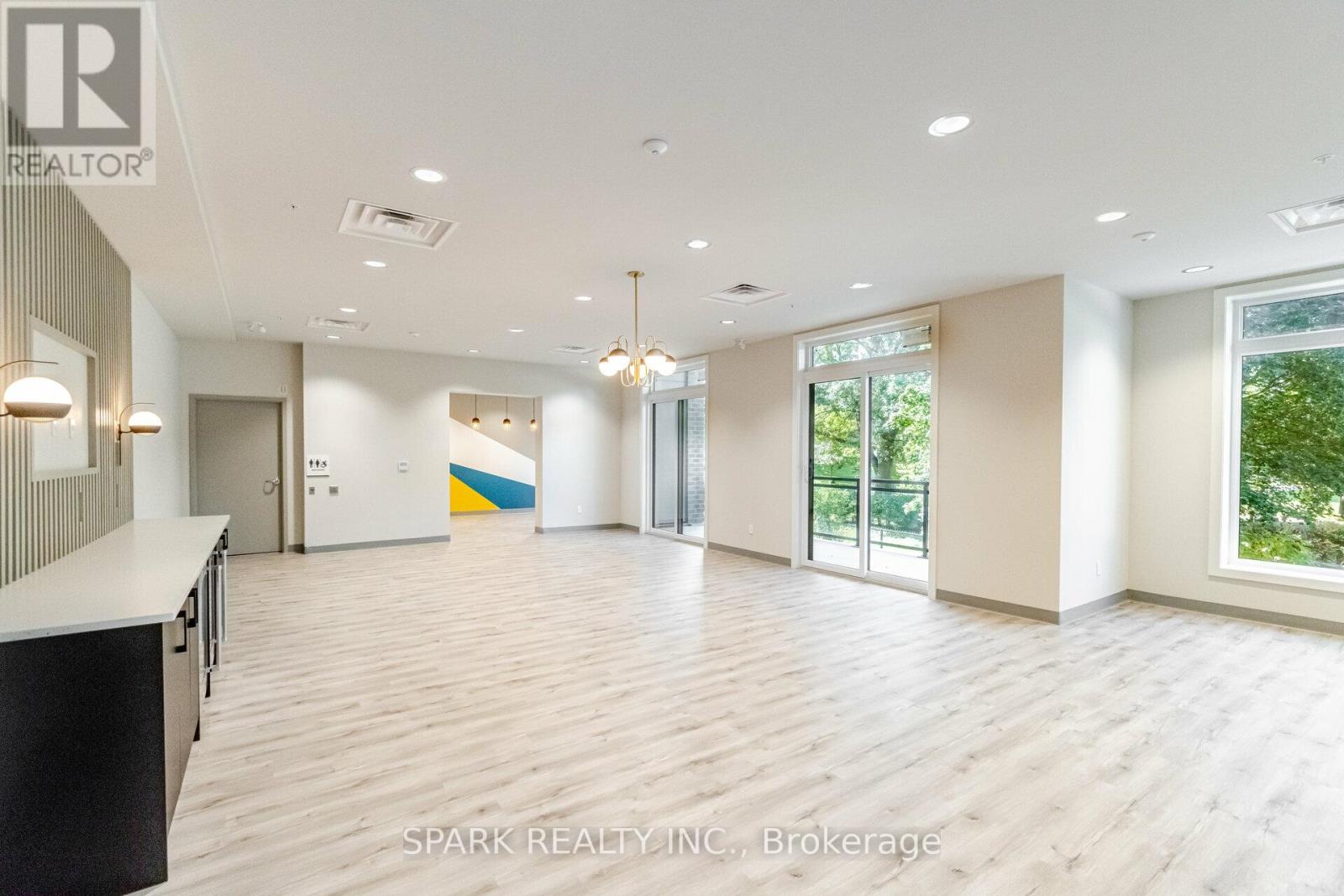 #105 -103 ROGER ST, #105