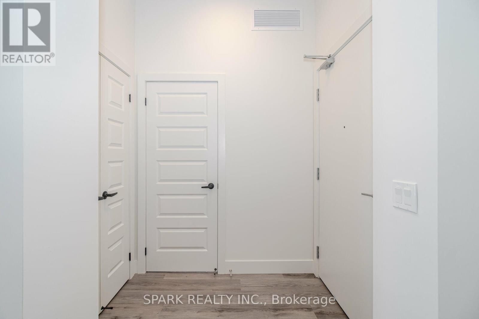 #105 -103 ROGER ST, #105