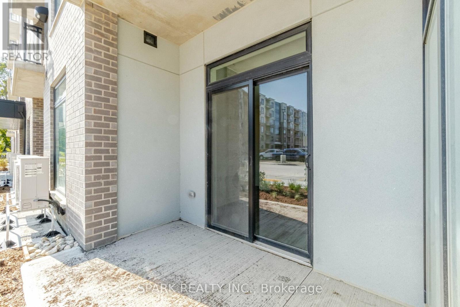 #105 -103 ROGER ST, #105