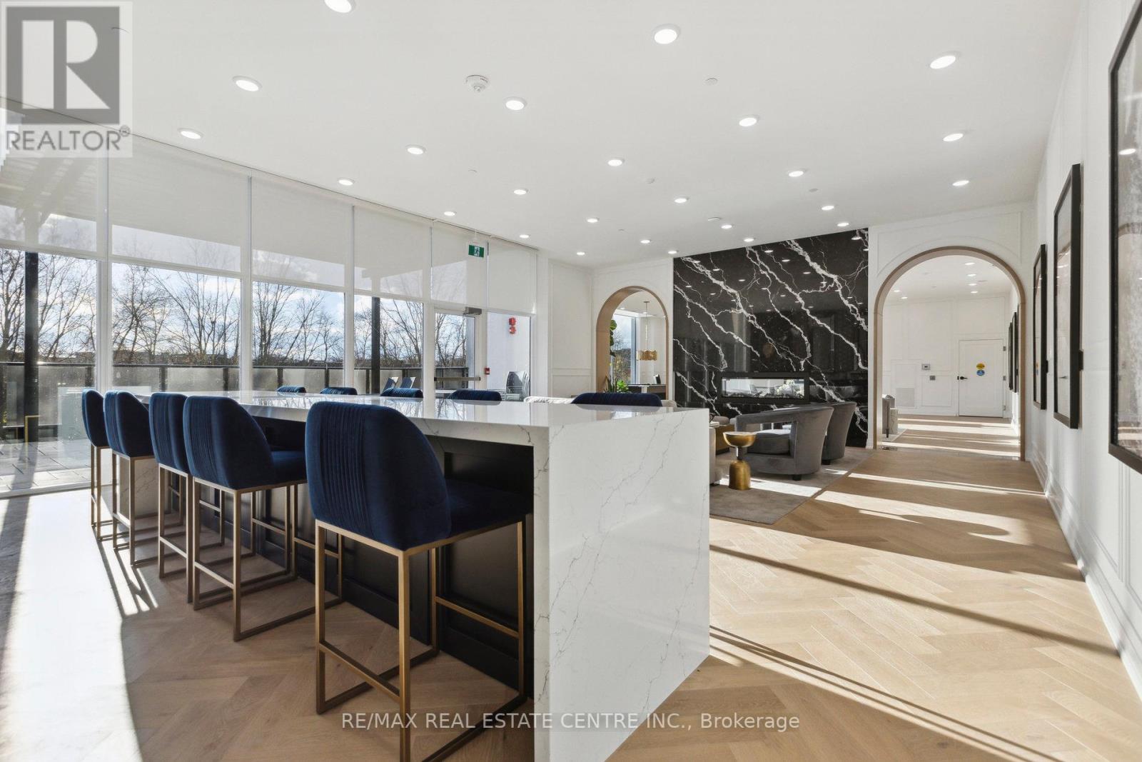 #602 -71 WYNDHAM ST S, #602