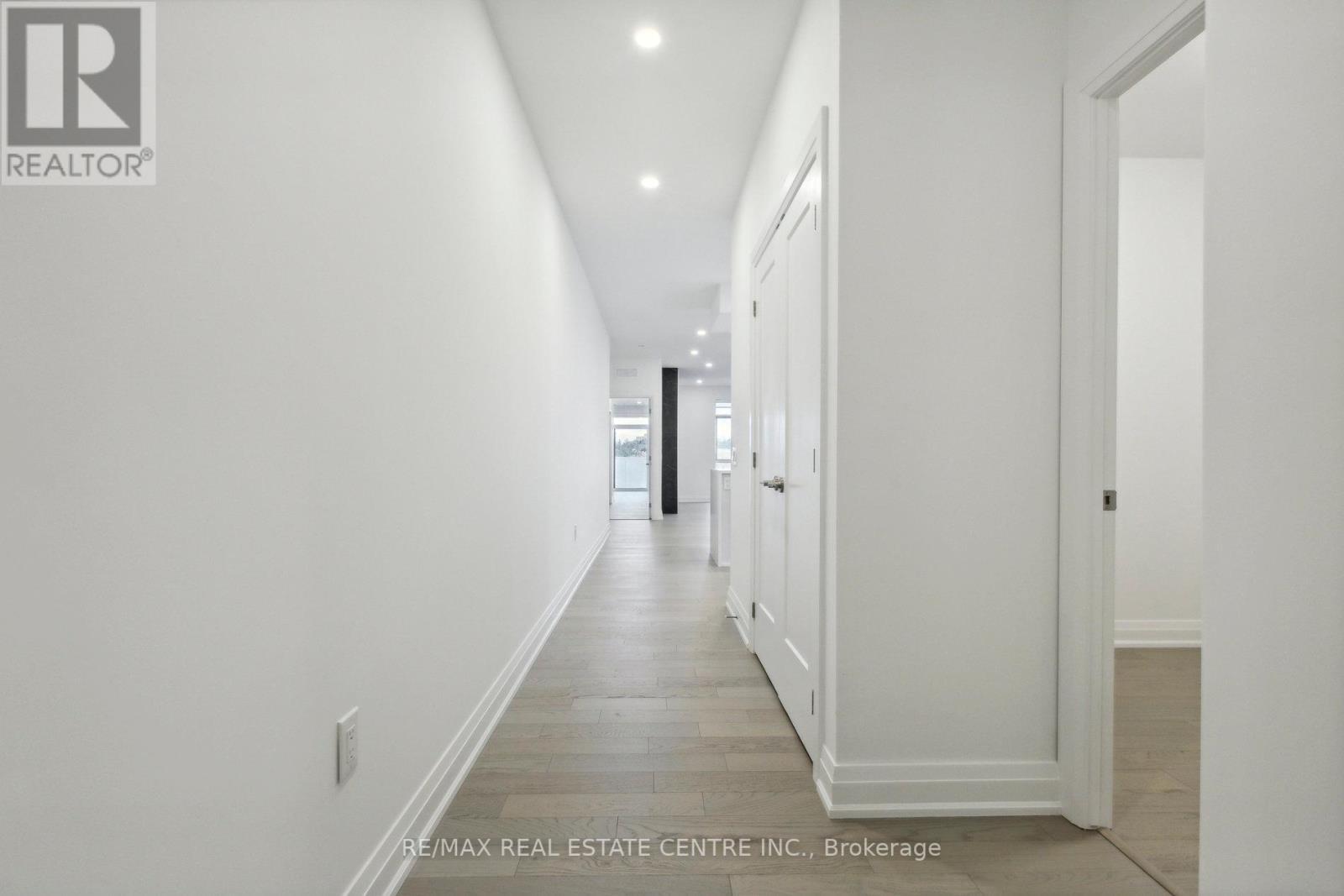 #602 -71 WYNDHAM ST S, #602