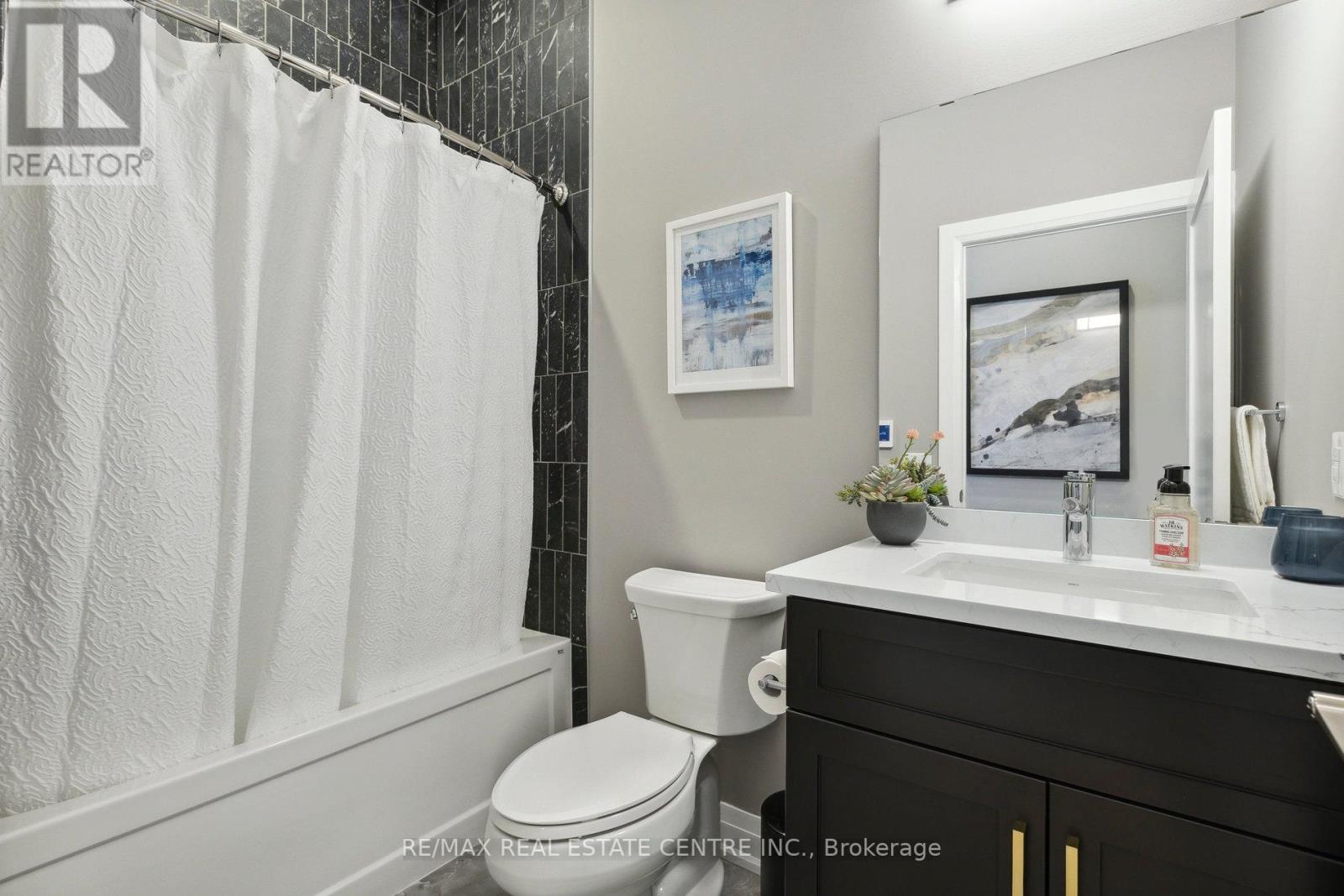 #602 -71 WYNDHAM ST S, #602