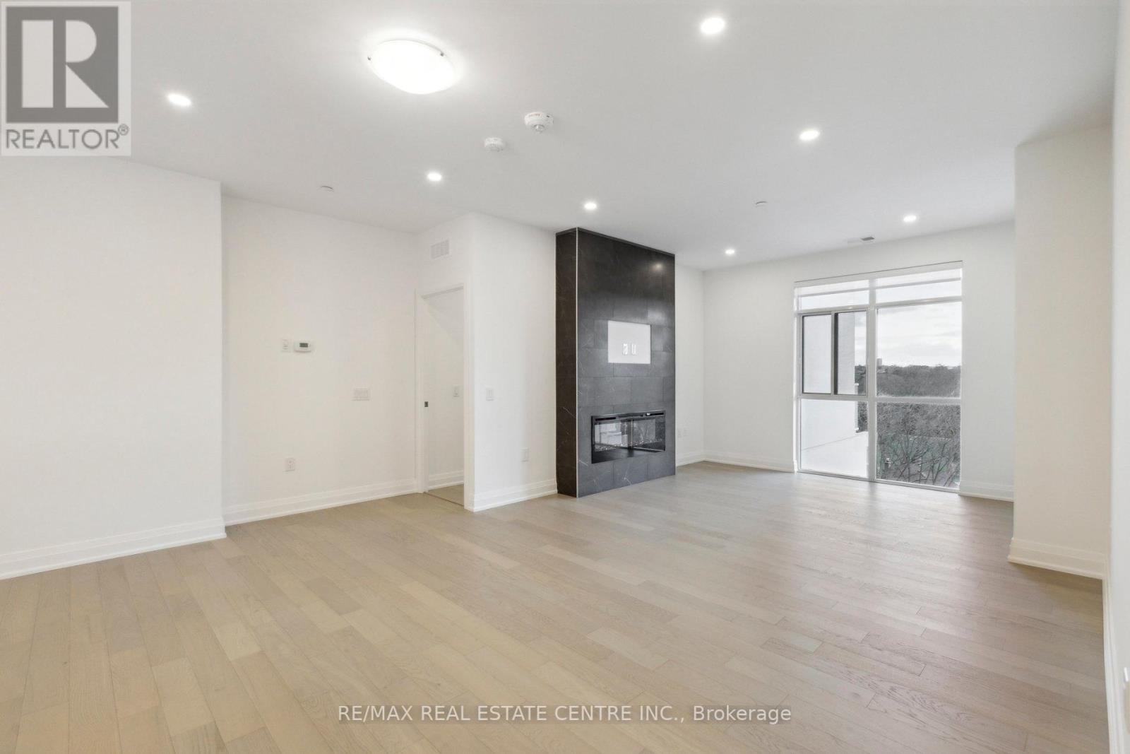 #602 -71 WYNDHAM ST S, #602