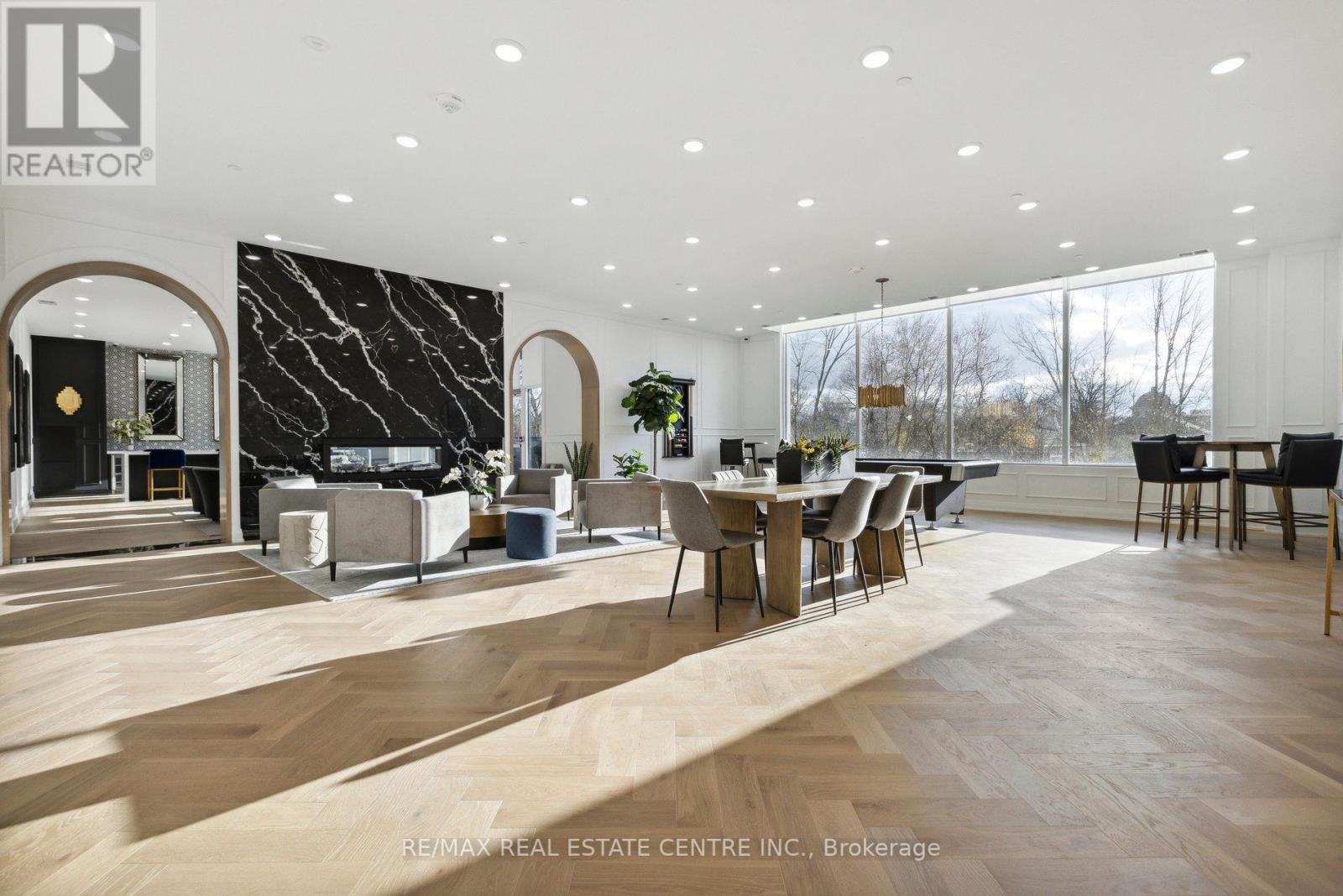 #602 -71 WYNDHAM ST S, #602
