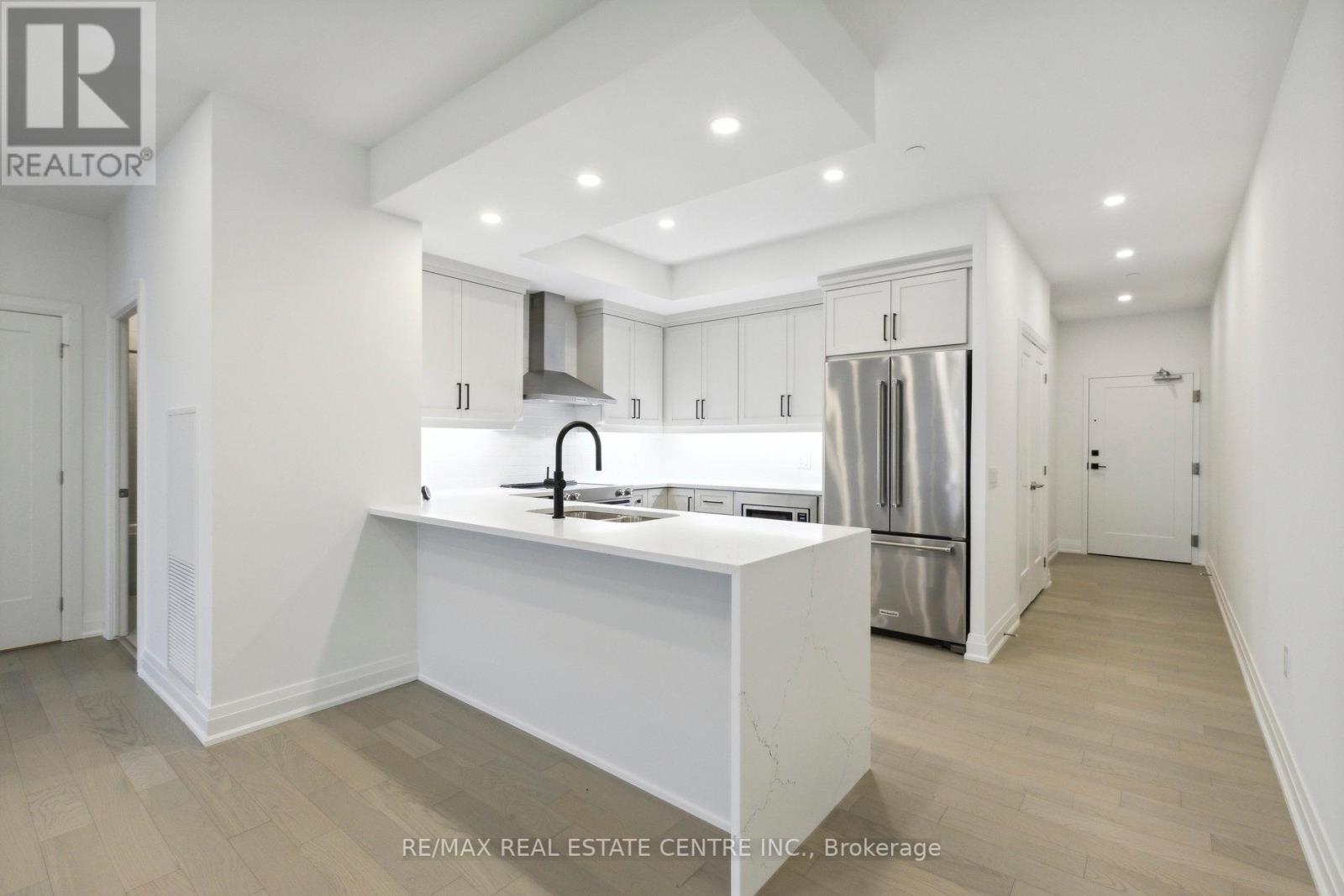#602 -71 WYNDHAM ST S, #602