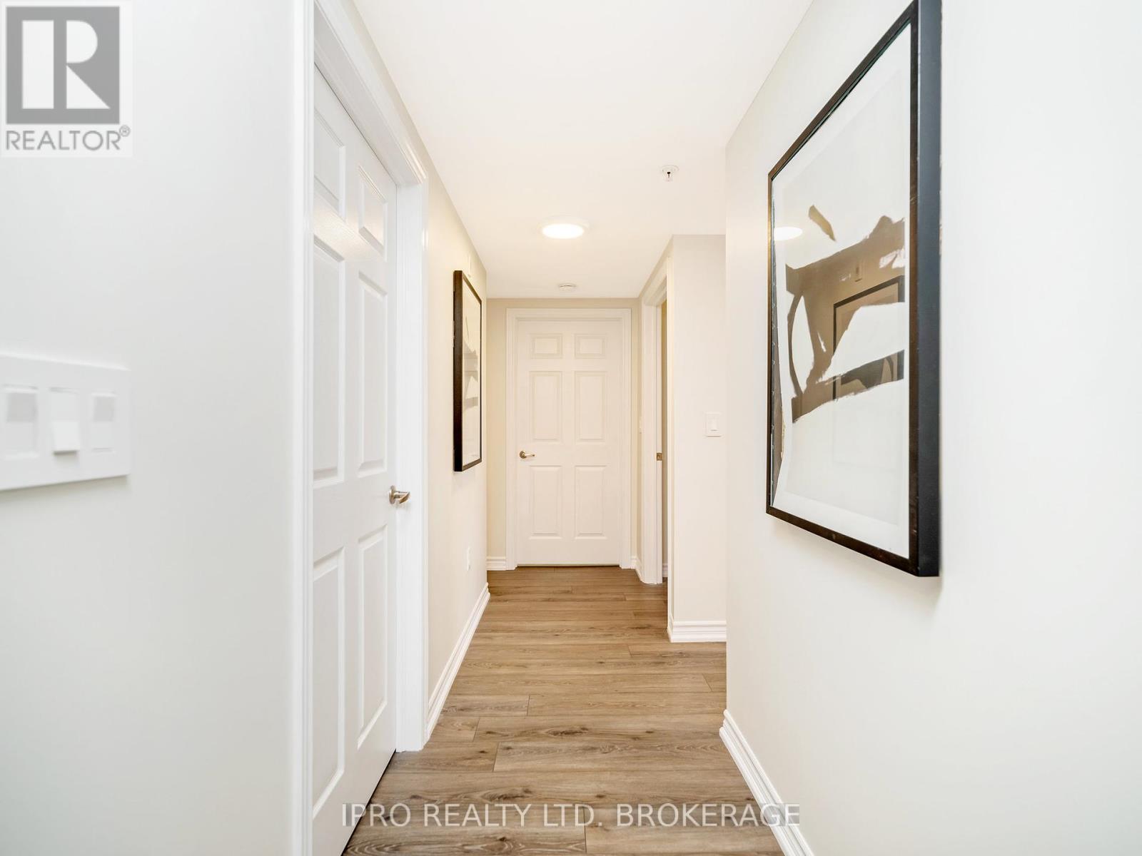 #111 -60 LYNNMORE ST, #111
