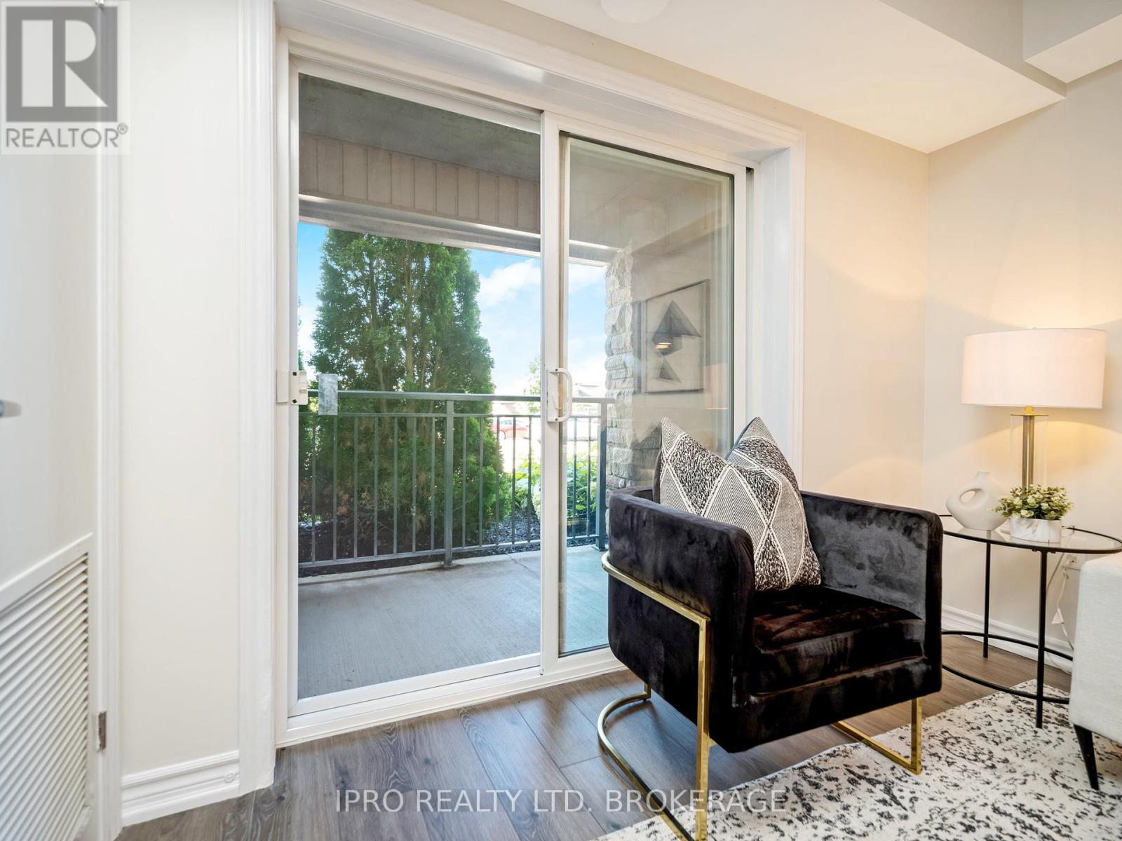 #111 -60 LYNNMORE ST, #111