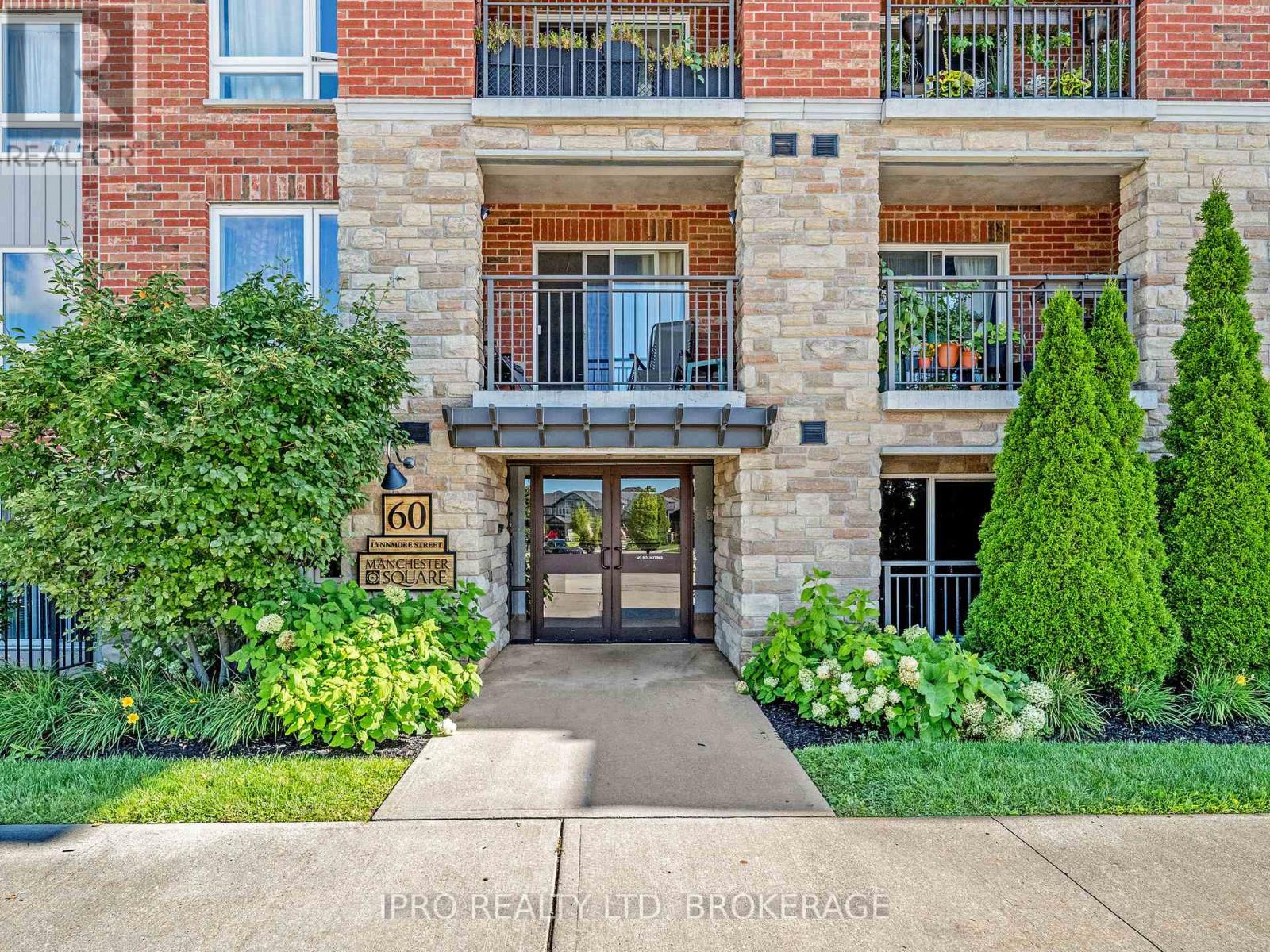 #111 -60 LYNNMORE ST, #111