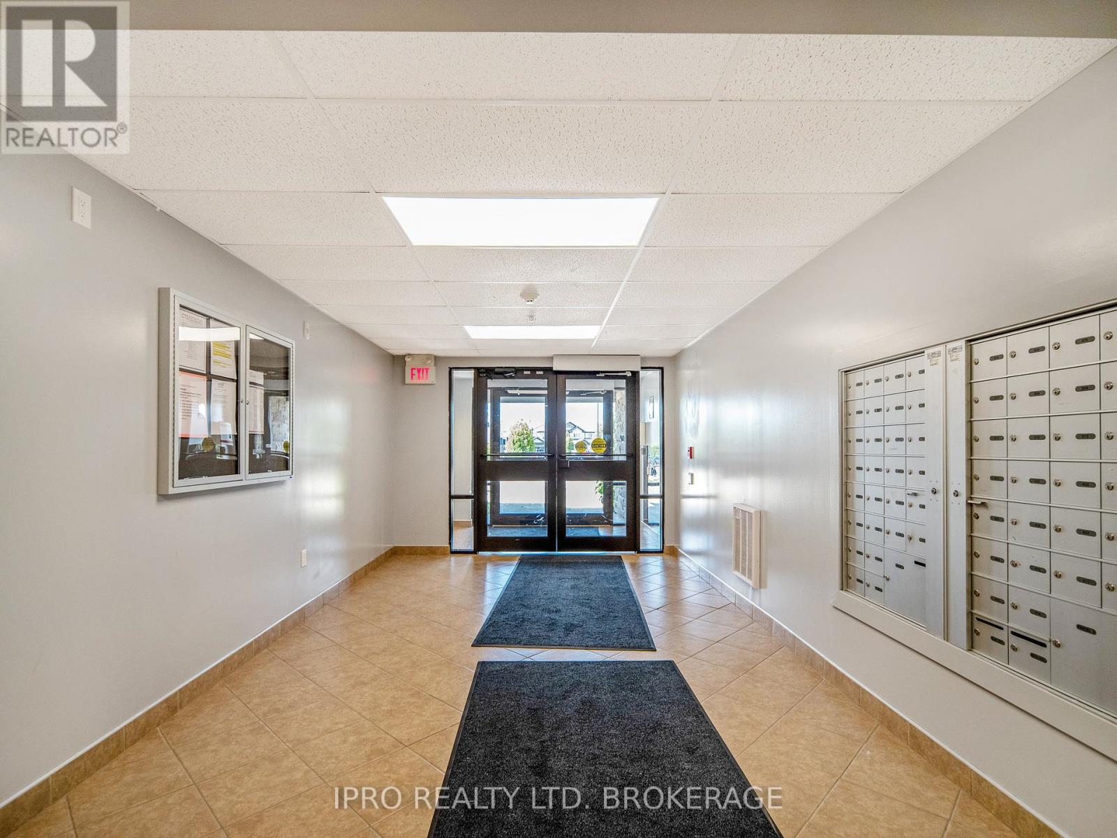 #111 -60 LYNNMORE ST, #111