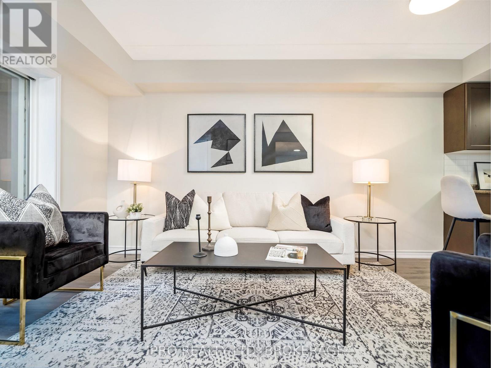 #111 -60 LYNNMORE ST, #111