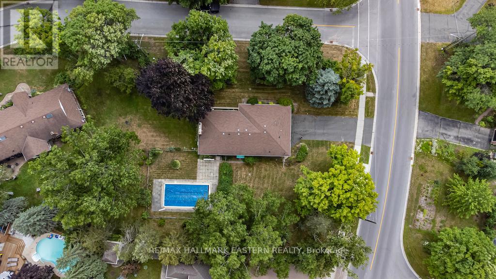 3 OAKWOOD CRES