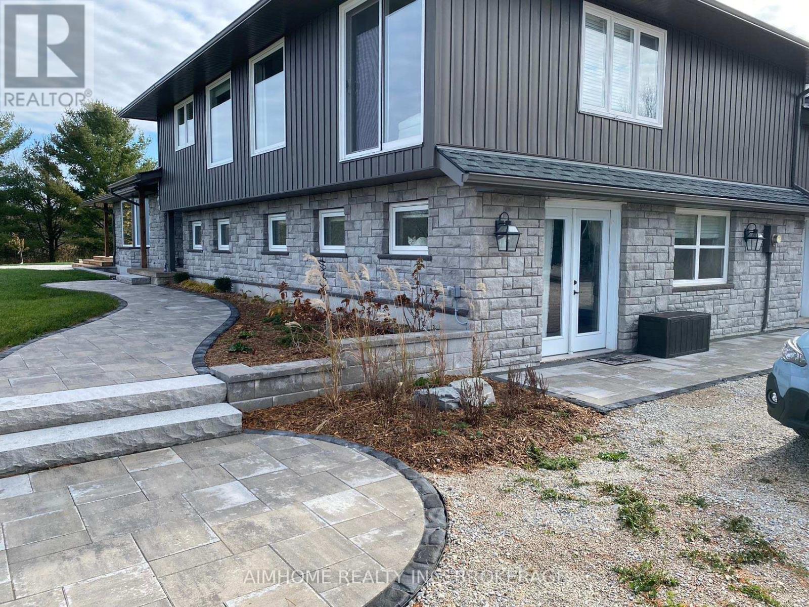 121 JOHN ST
