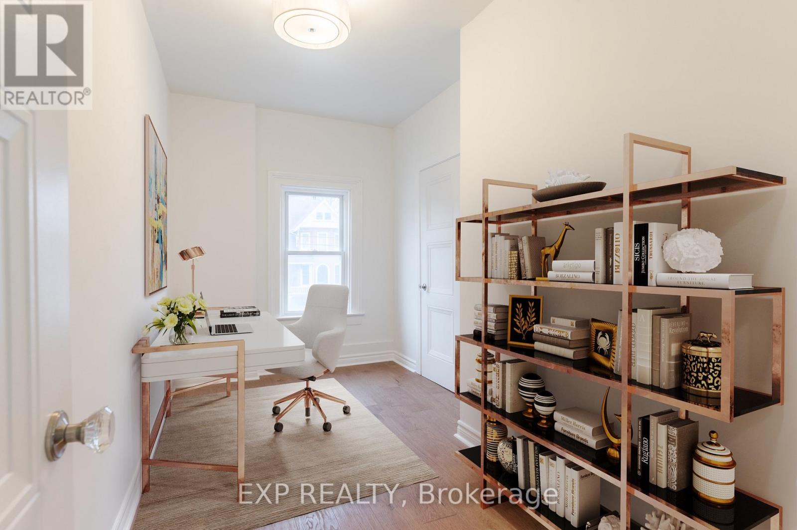 110 DUNDAS ST W