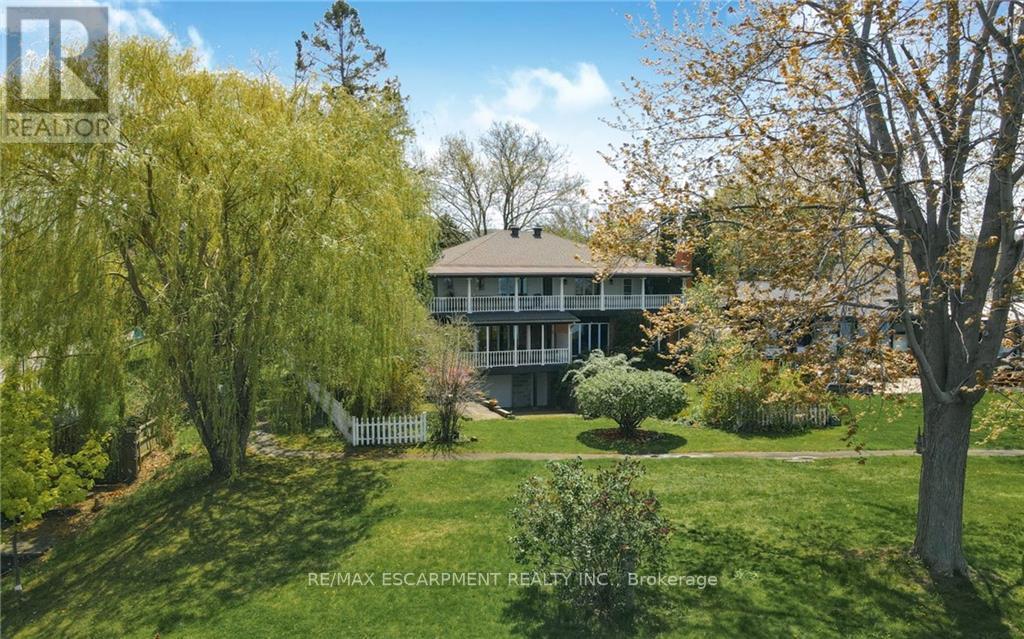 2 LAKESIDE DR
