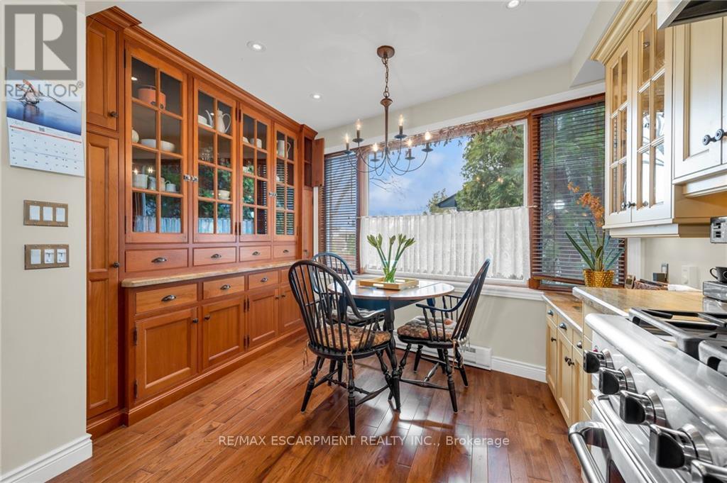 2 LAKESIDE DR