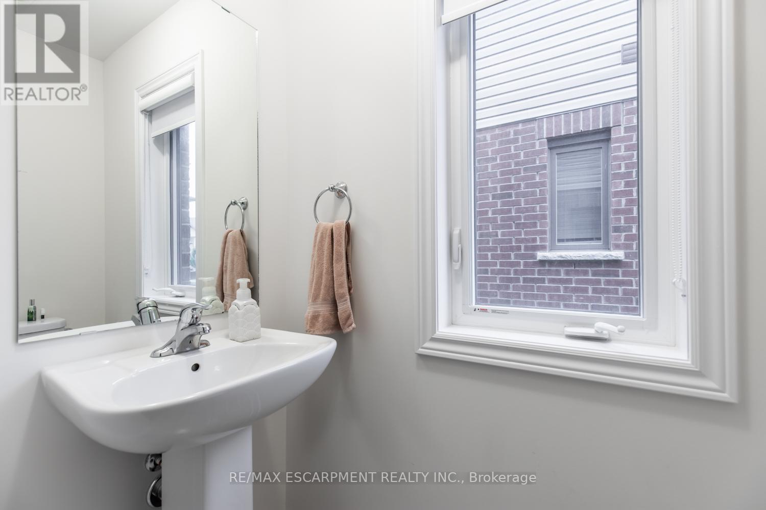 #62 -77 DIANA AVE, #62