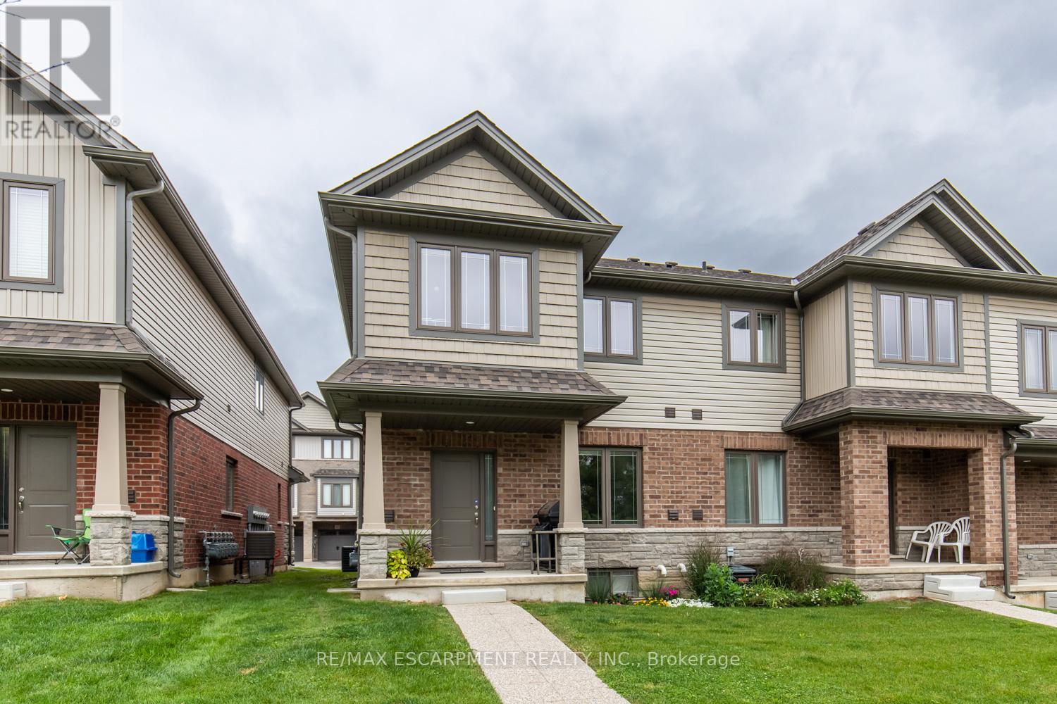 #62 -77 DIANA AVE, #62