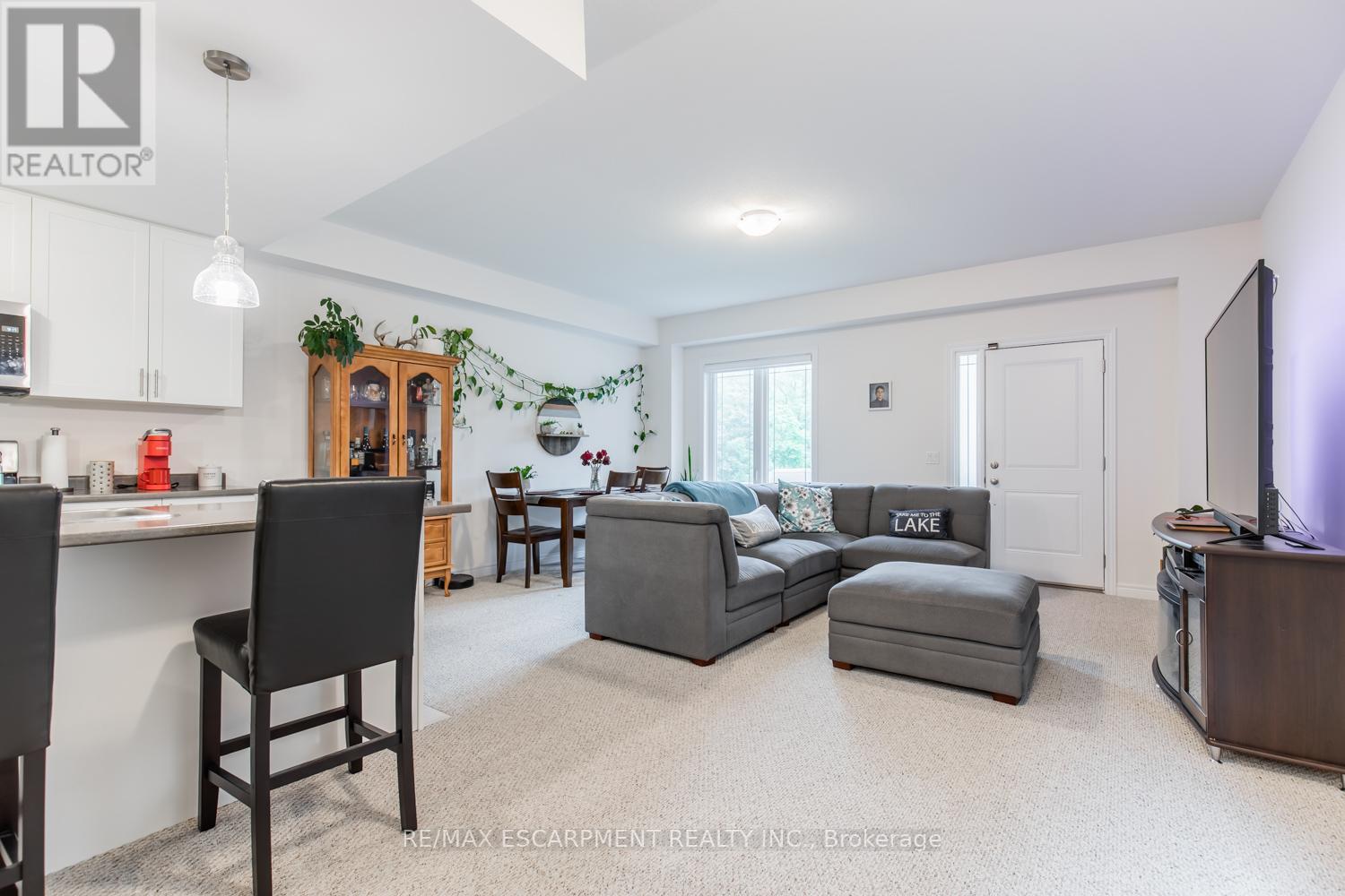 #62 -77 DIANA AVE, #62