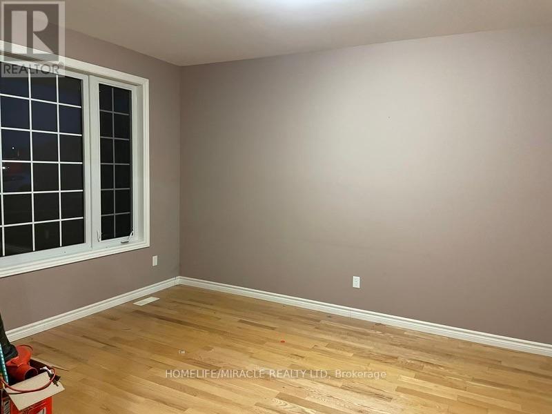 14 ASHWOOD CRES