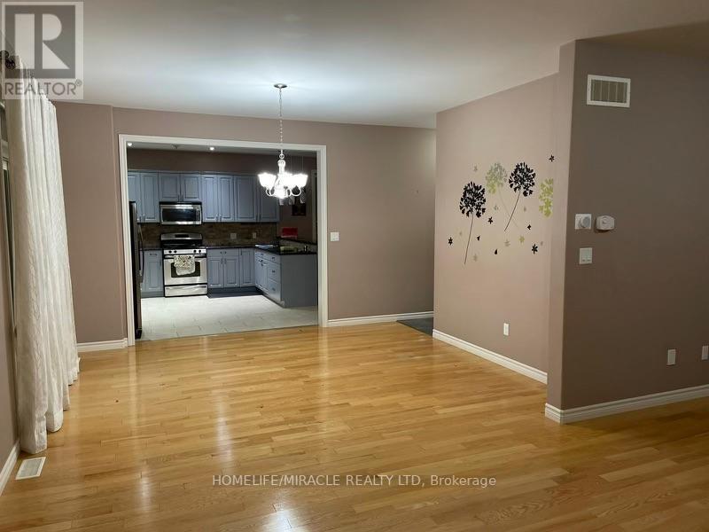 14 ASHWOOD CRES