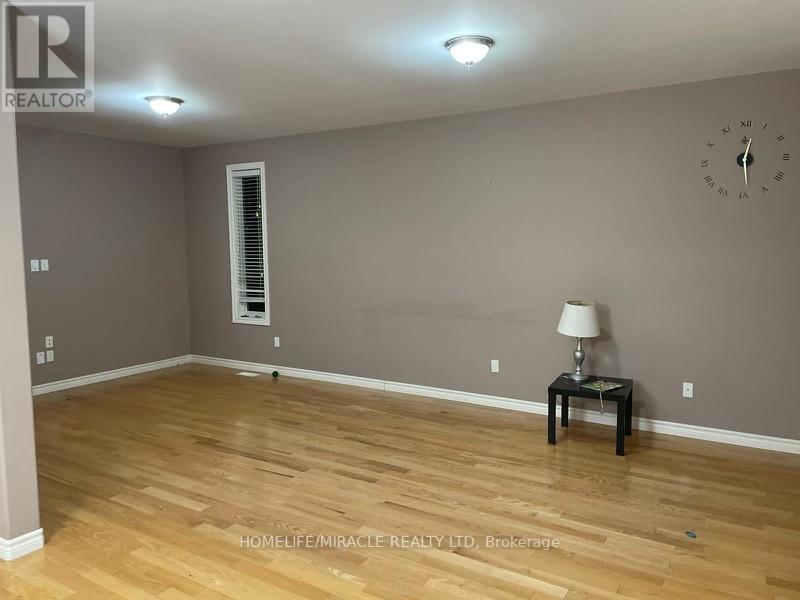 14 ASHWOOD CRES