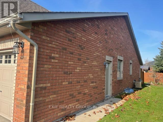 24 HAWTHORN ST