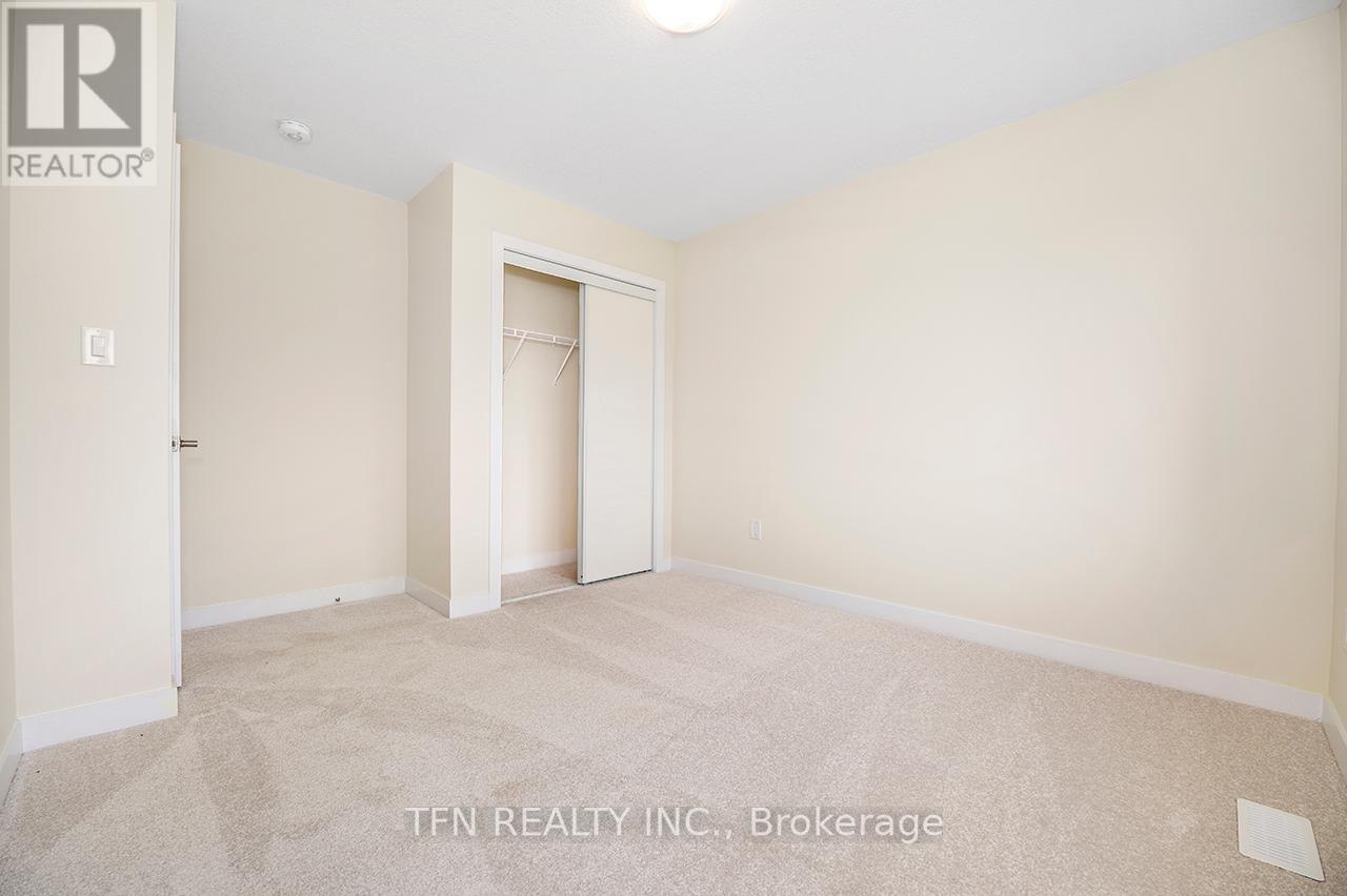 7 BASSWOOD CRES