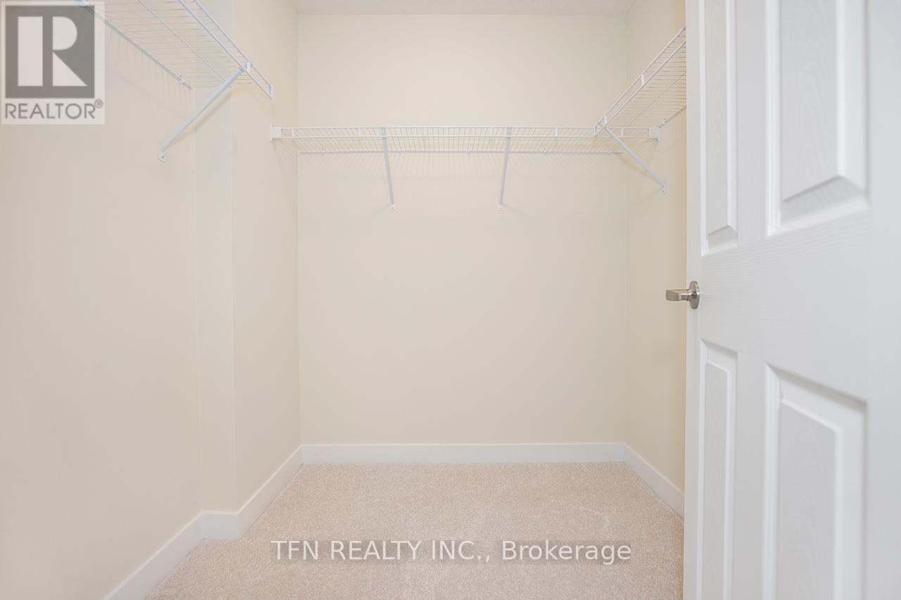 7 BASSWOOD CRES