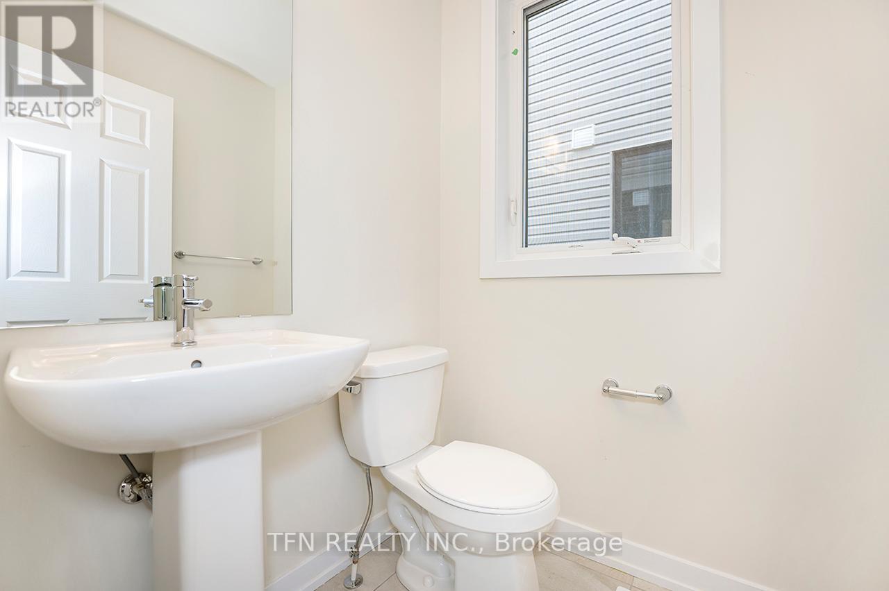 7 BASSWOOD CRES