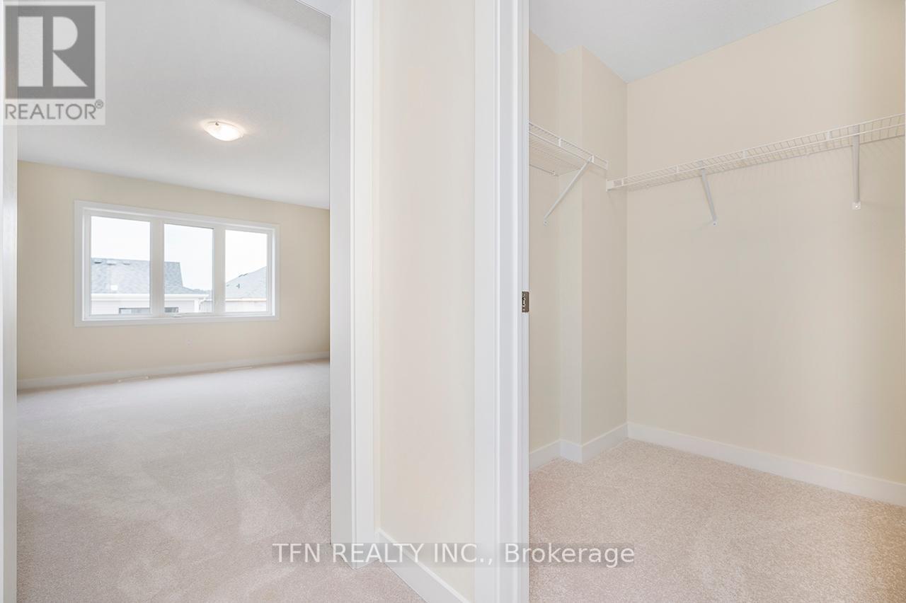 7 BASSWOOD CRES
