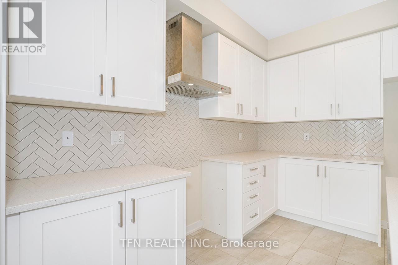 7 BASSWOOD CRES
