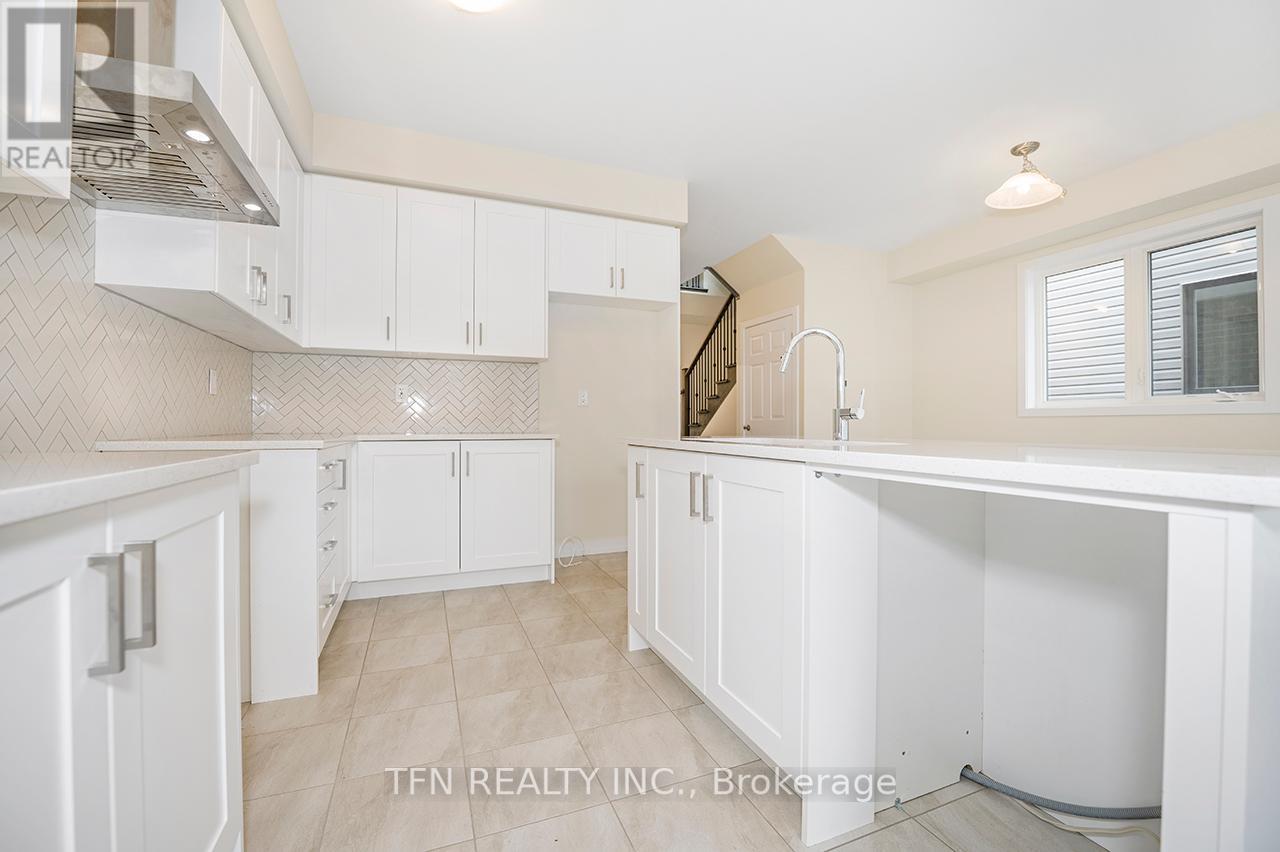 7 BASSWOOD CRES