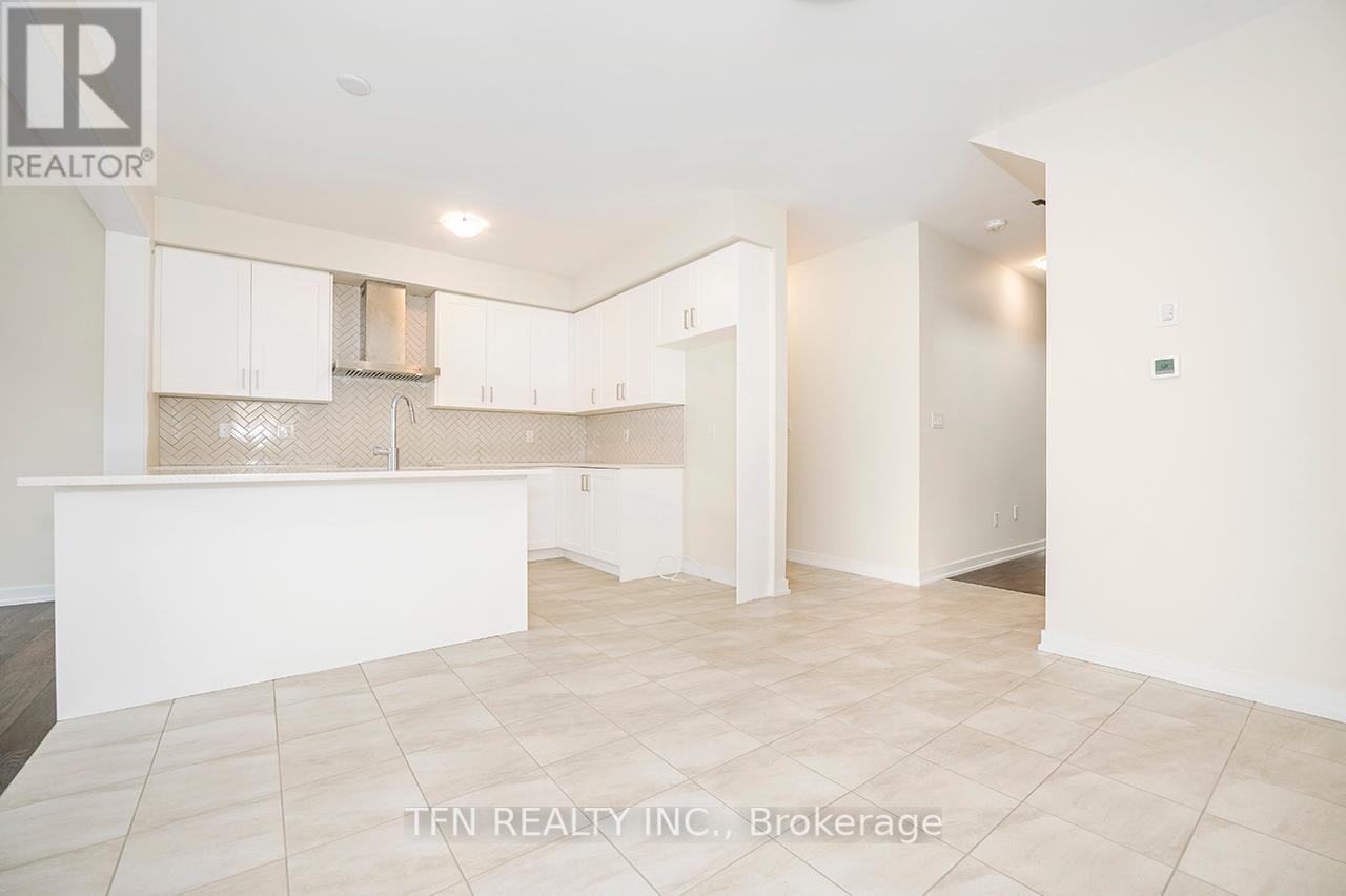 7 BASSWOOD CRES