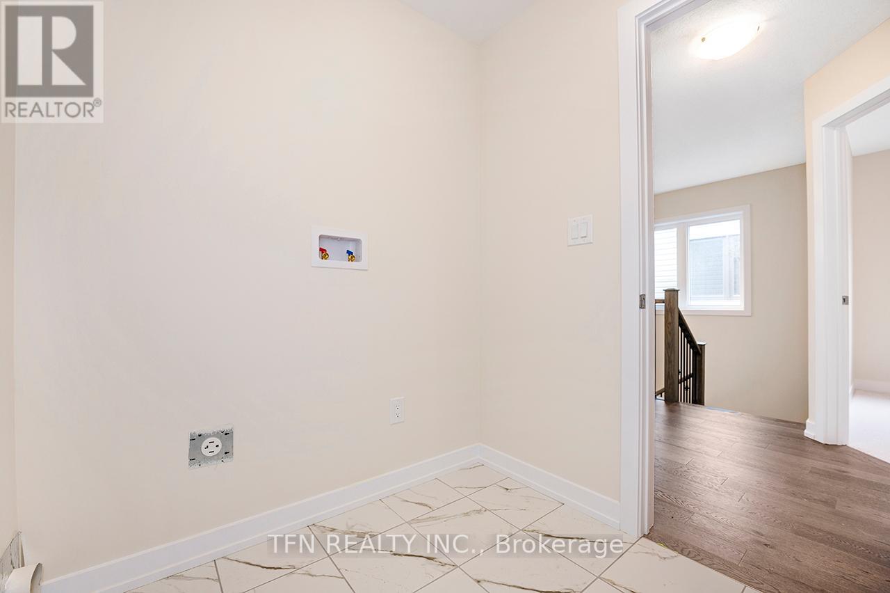 7 BASSWOOD CRES