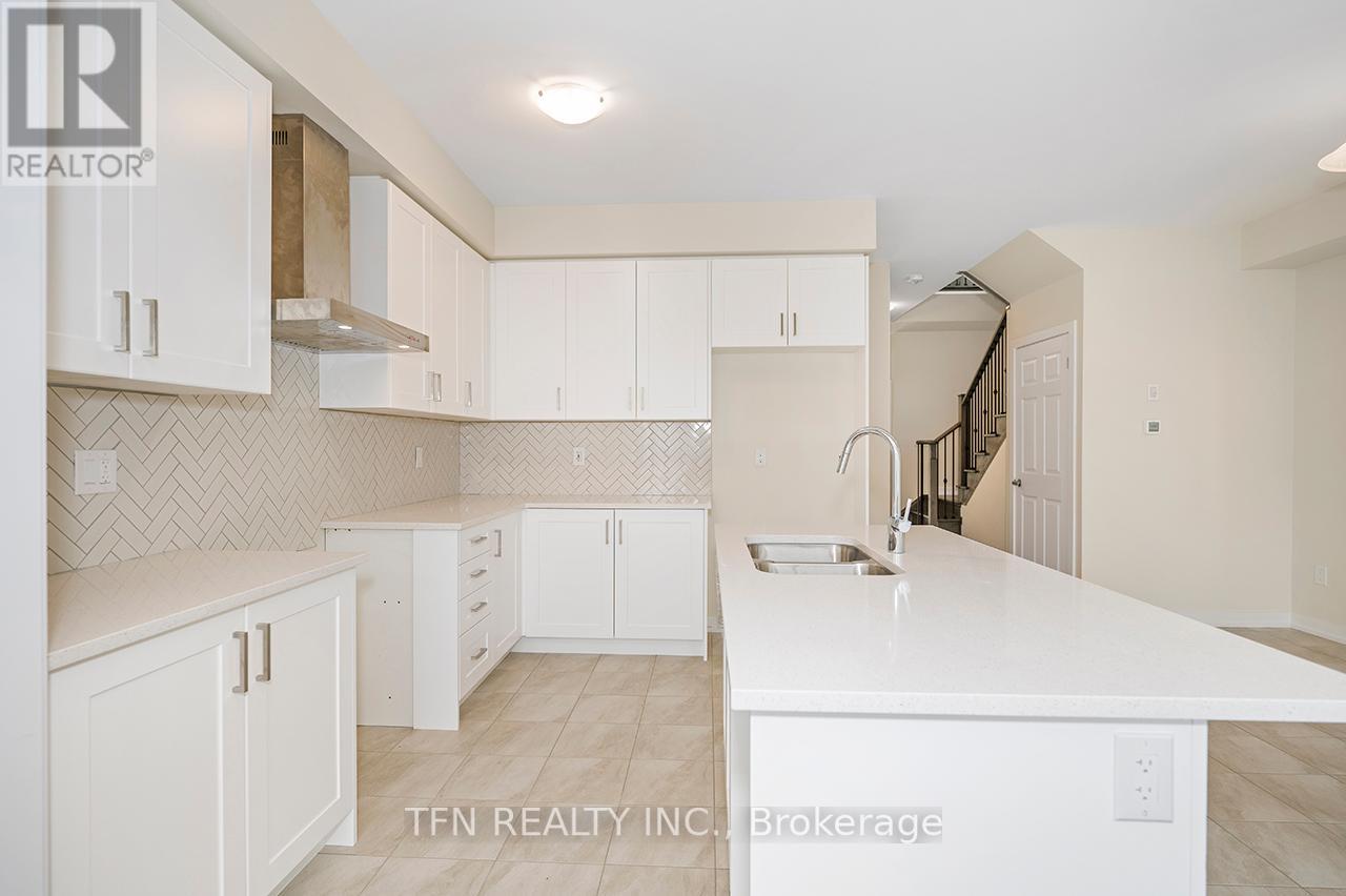 7 BASSWOOD CRES