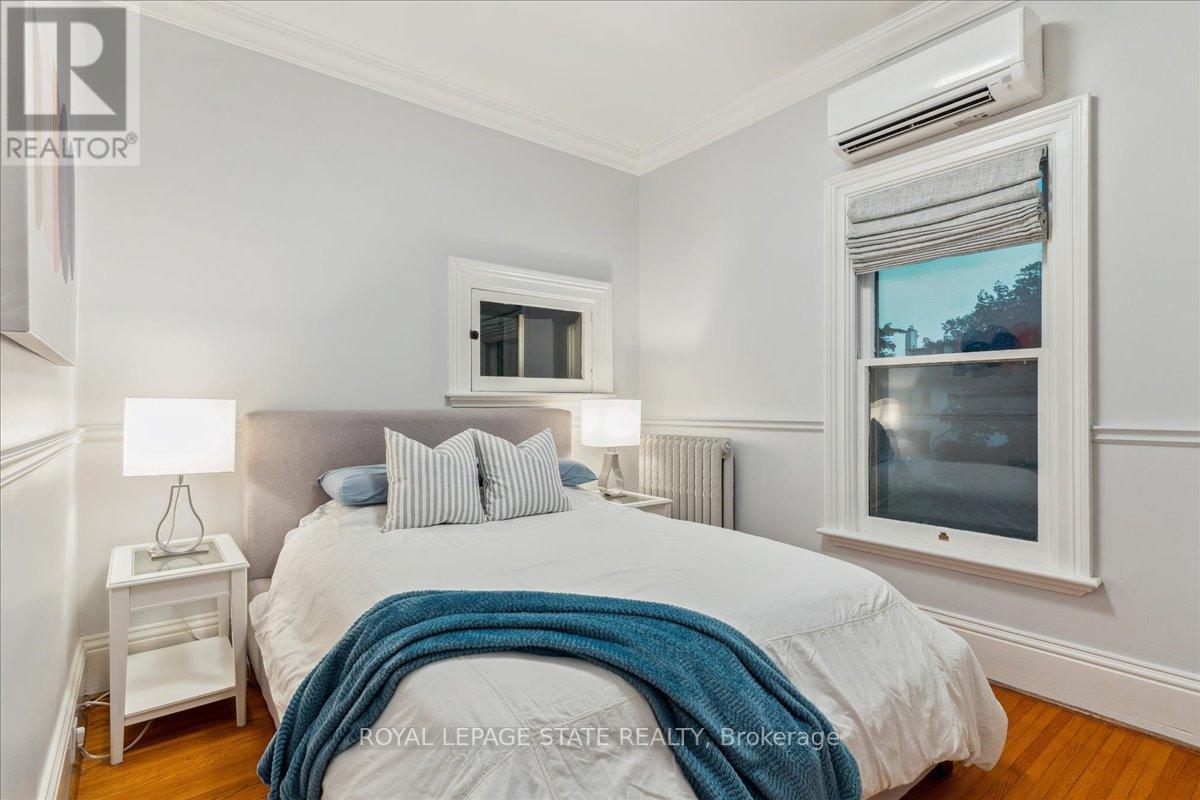 64 LORNE CRES