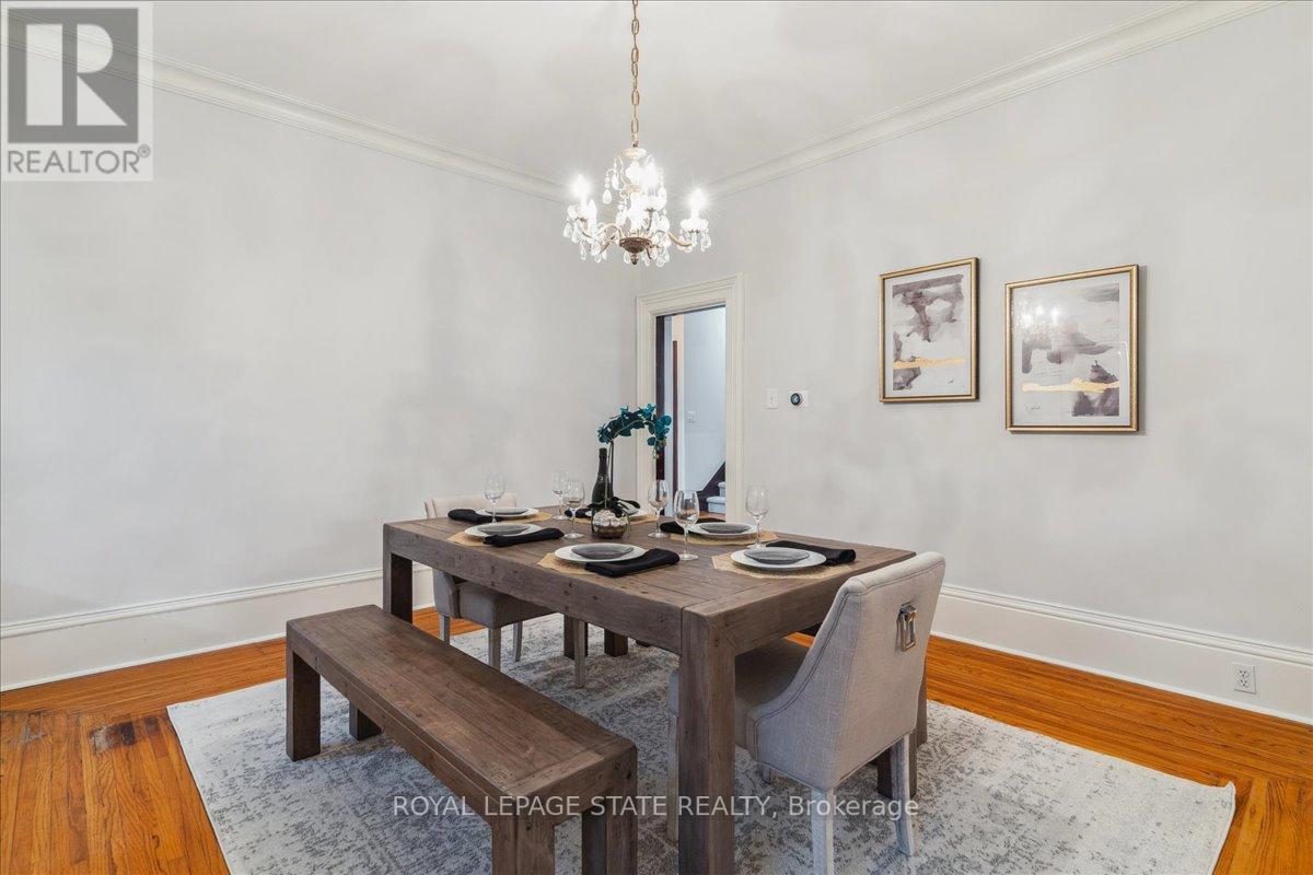 64 LORNE CRES